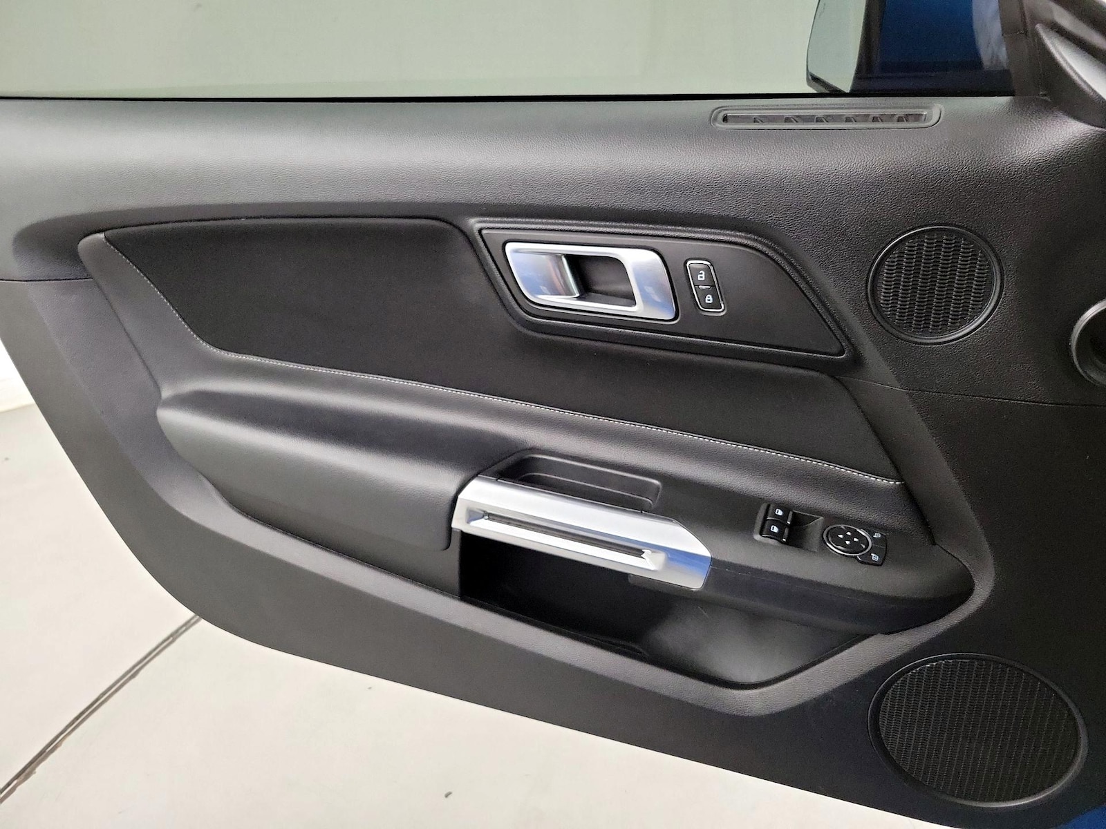 2021 Ford Mustang EcoBoost - Photo 11