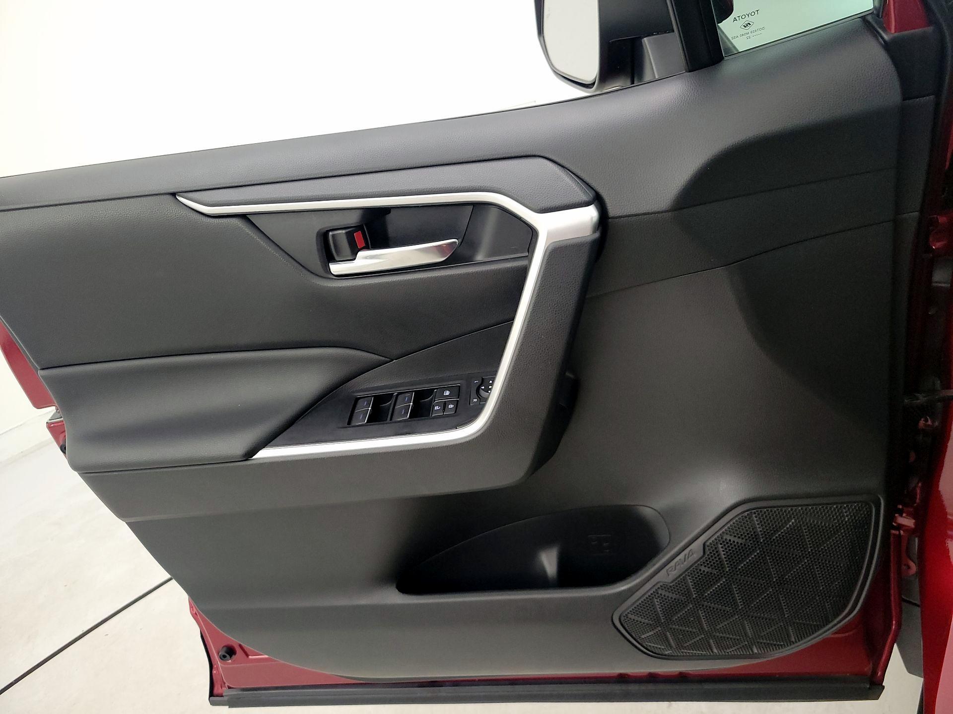 Thumbnail: 2022 Toyota RAV4 - 12
