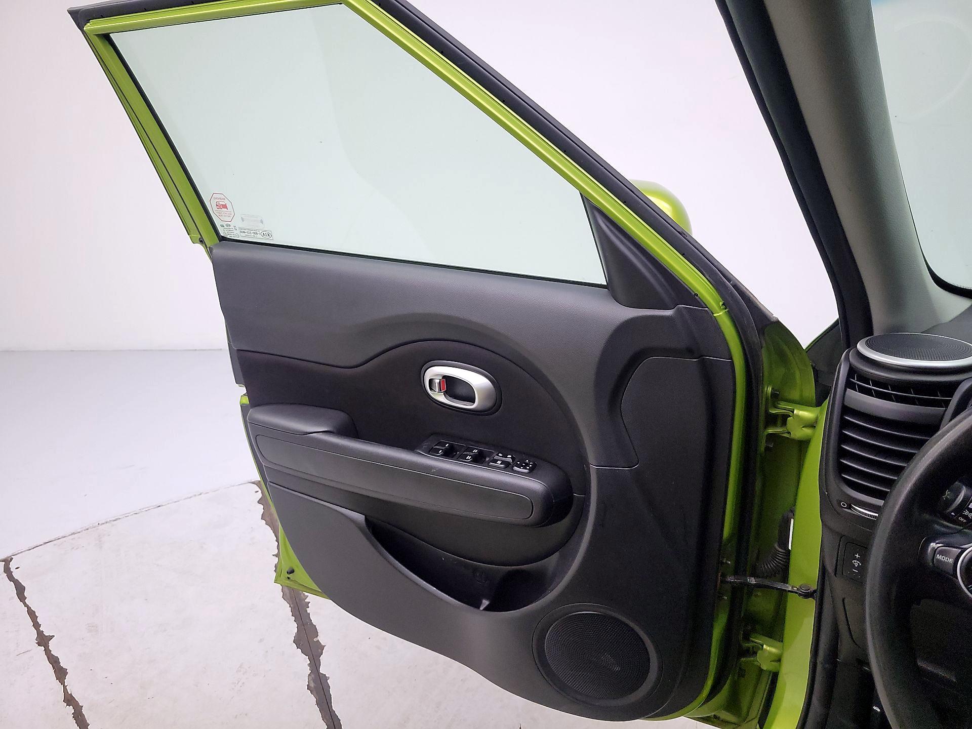 Thumbnail: 2016 Kia Soul - 12
