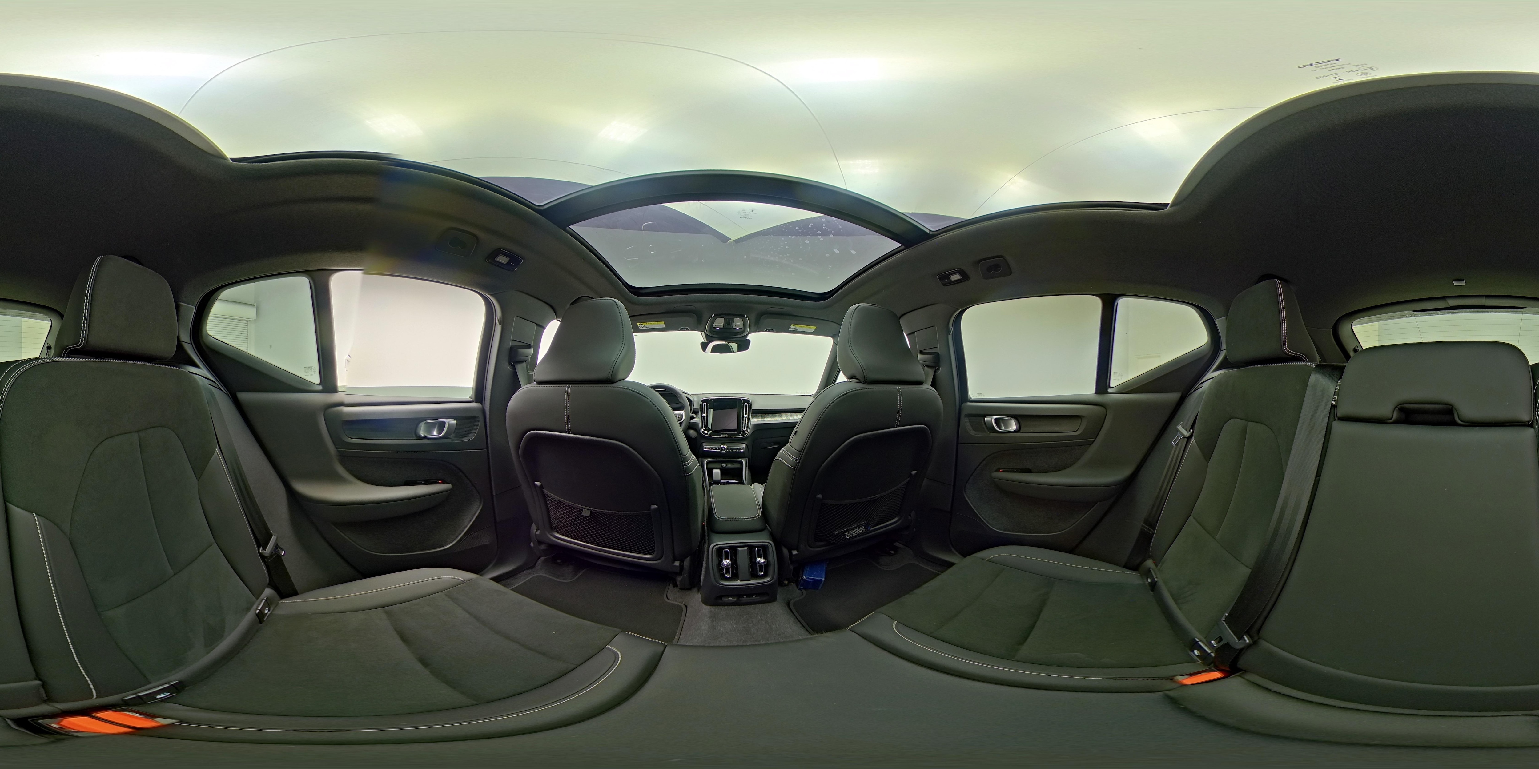 2022 Volvo XC40 Plus - Photo 27