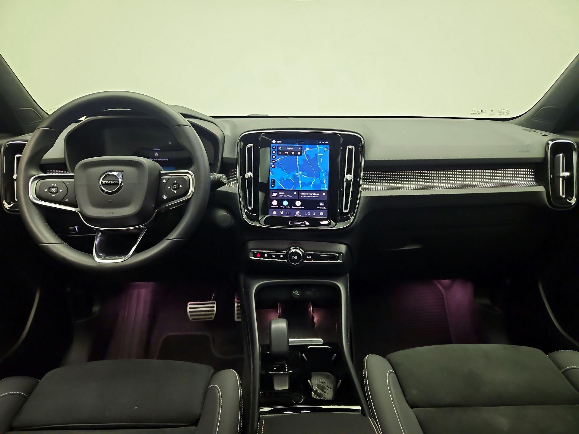 Thumbnail: 2022 Volvo XC40 - 9