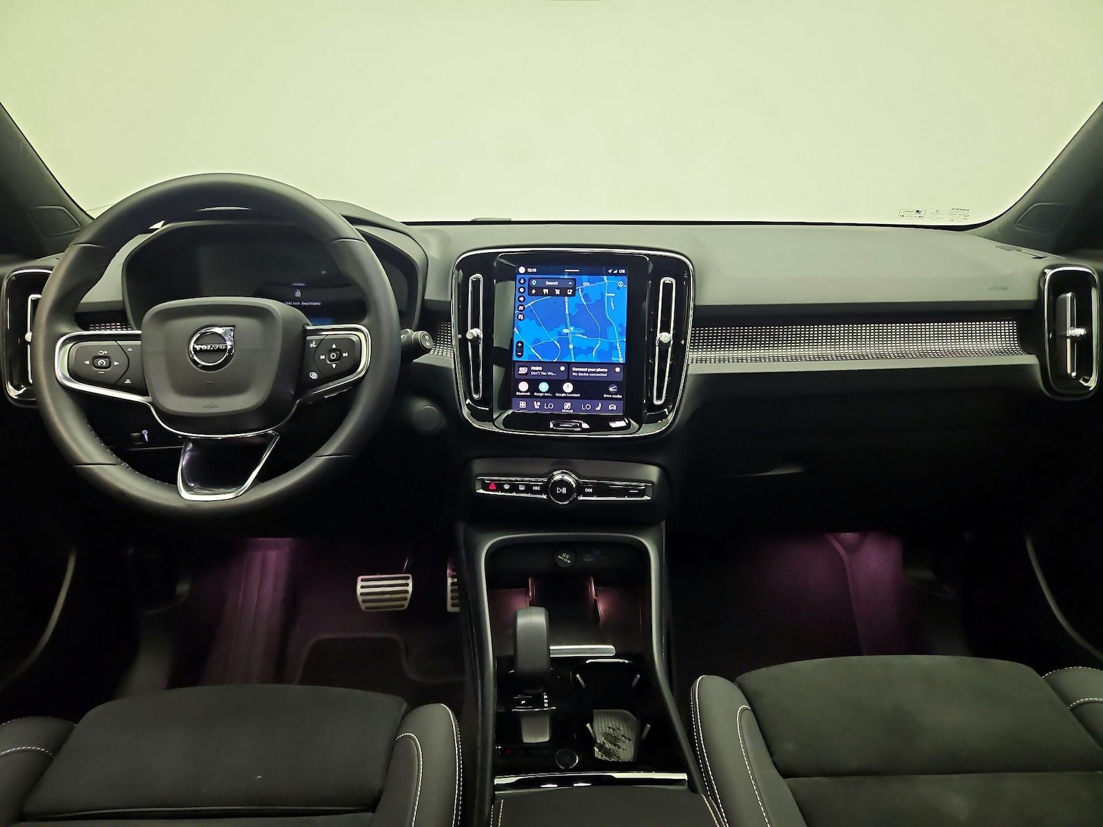 2022 Volvo XC40 Plus - Photo 10
