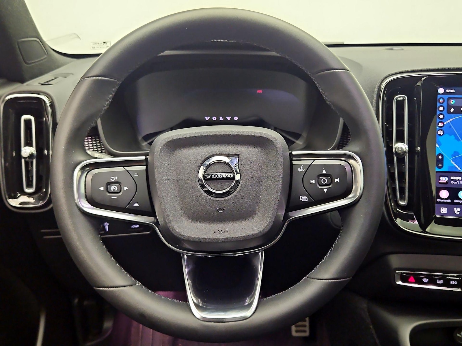 2022 Volvo XC40 Plus - Photo 11