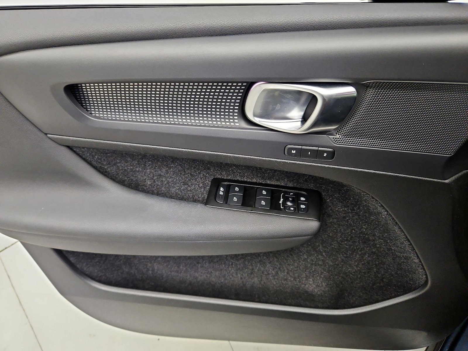 2022 Volvo XC40 Plus - Photo 13