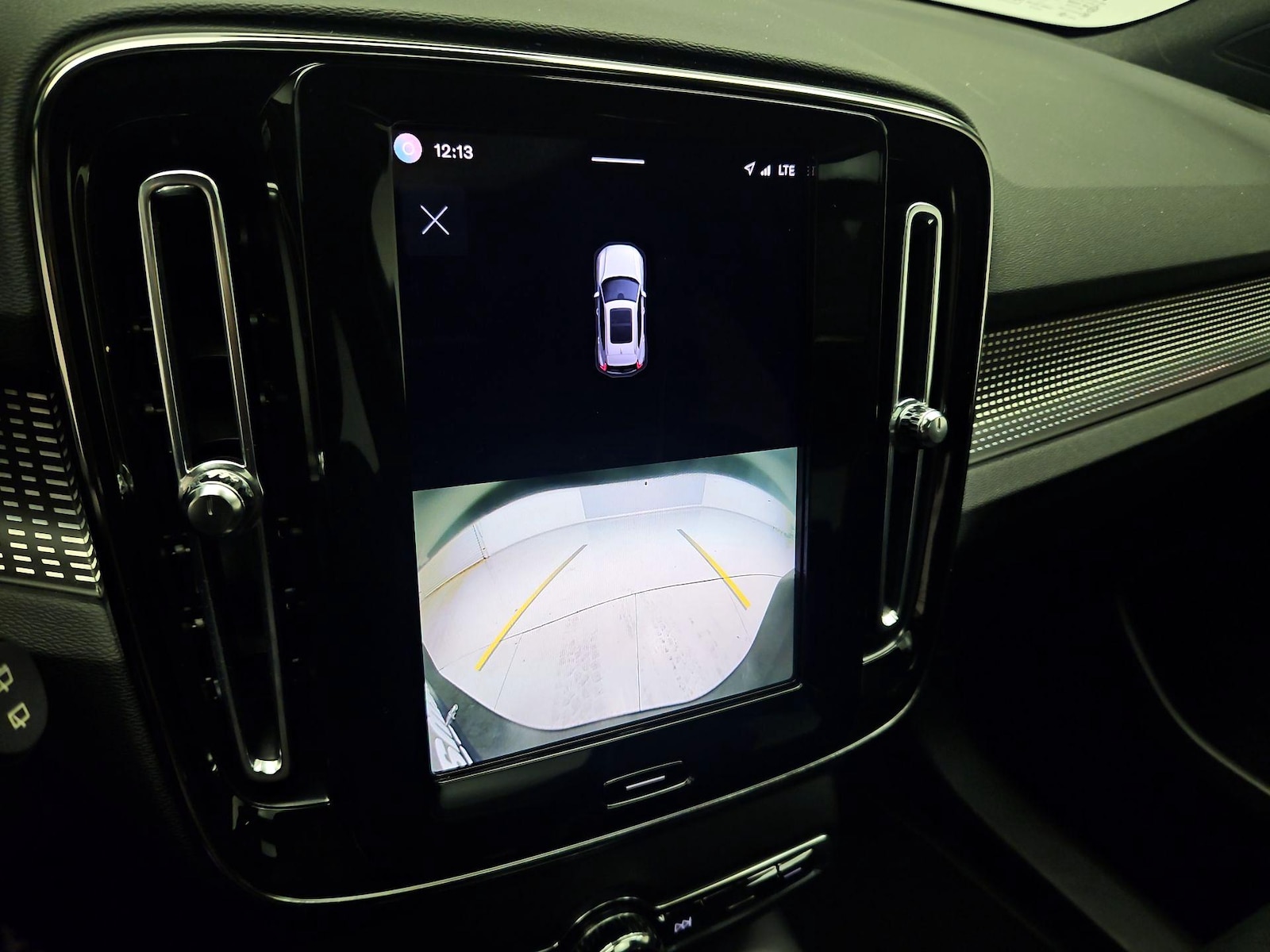 2022 Volvo XC40 Plus - Photo 16