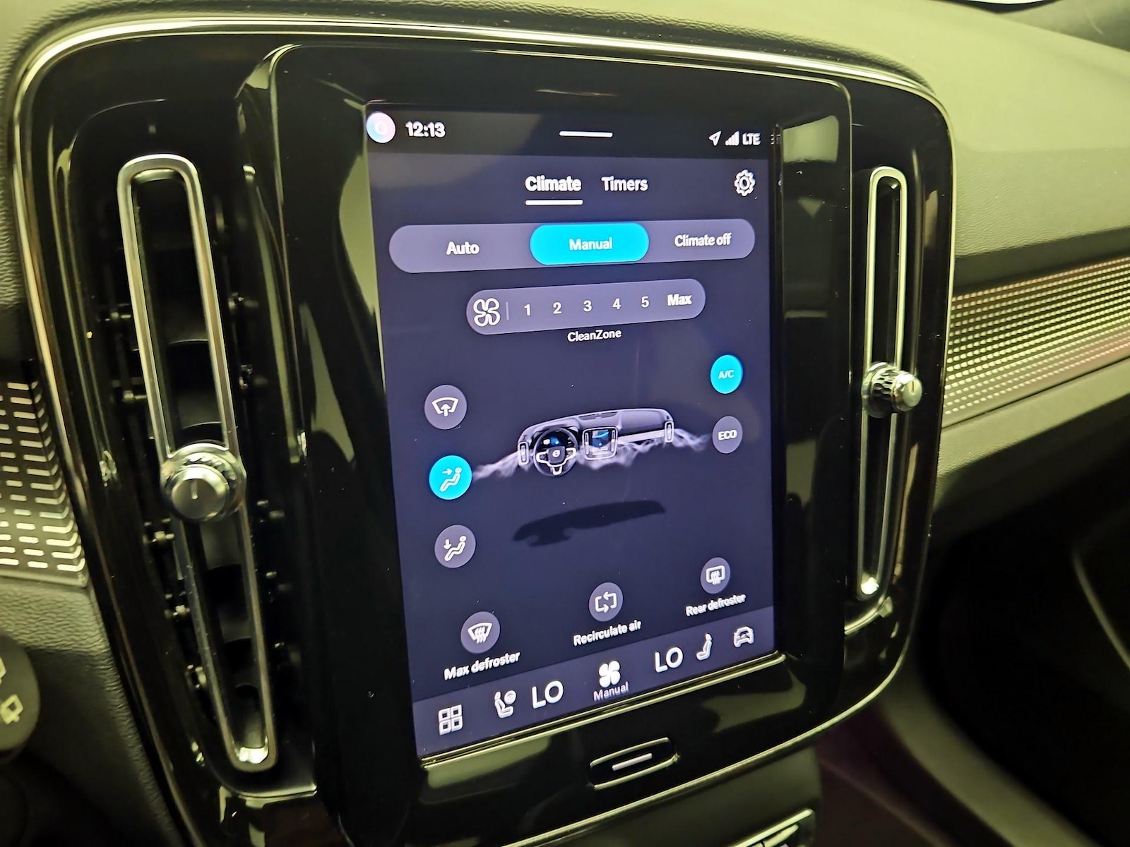2022 Volvo XC40 Plus - Photo 18