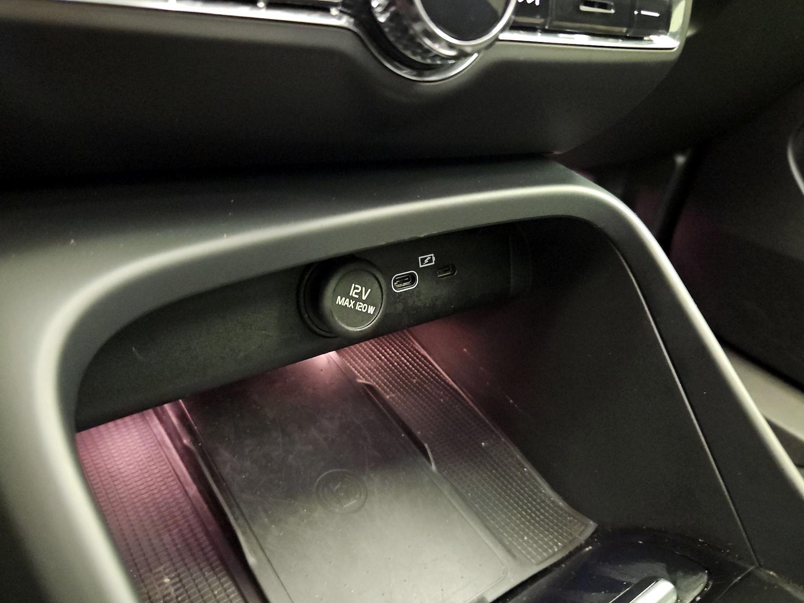 2022 Volvo XC40 Plus - Photo 20