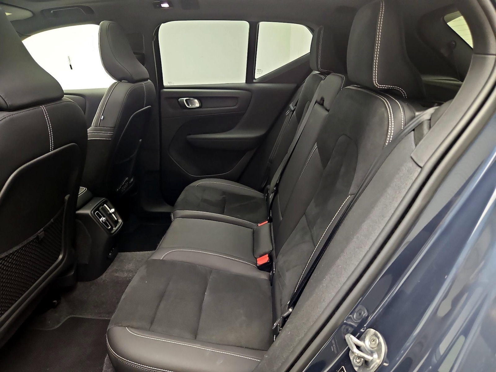 2022 Volvo XC40 Plus - Photo 22