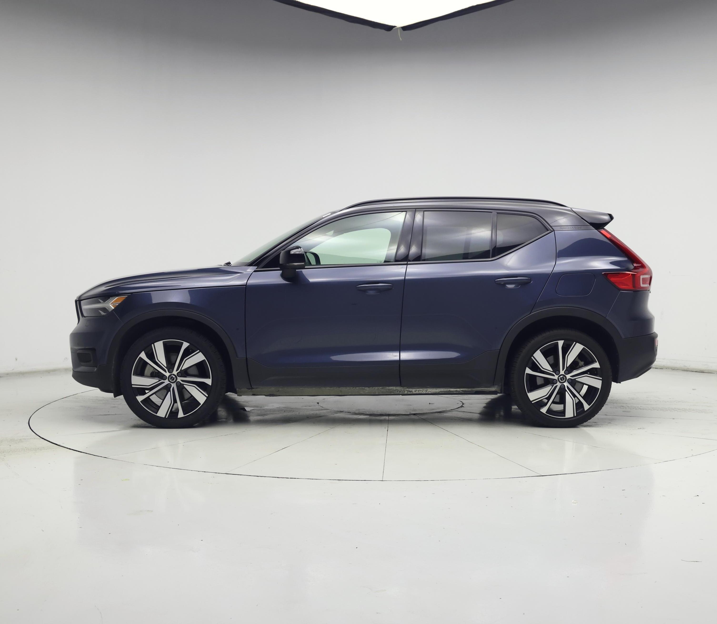 Thumbnail: 2022 Volvo XC40 - 3