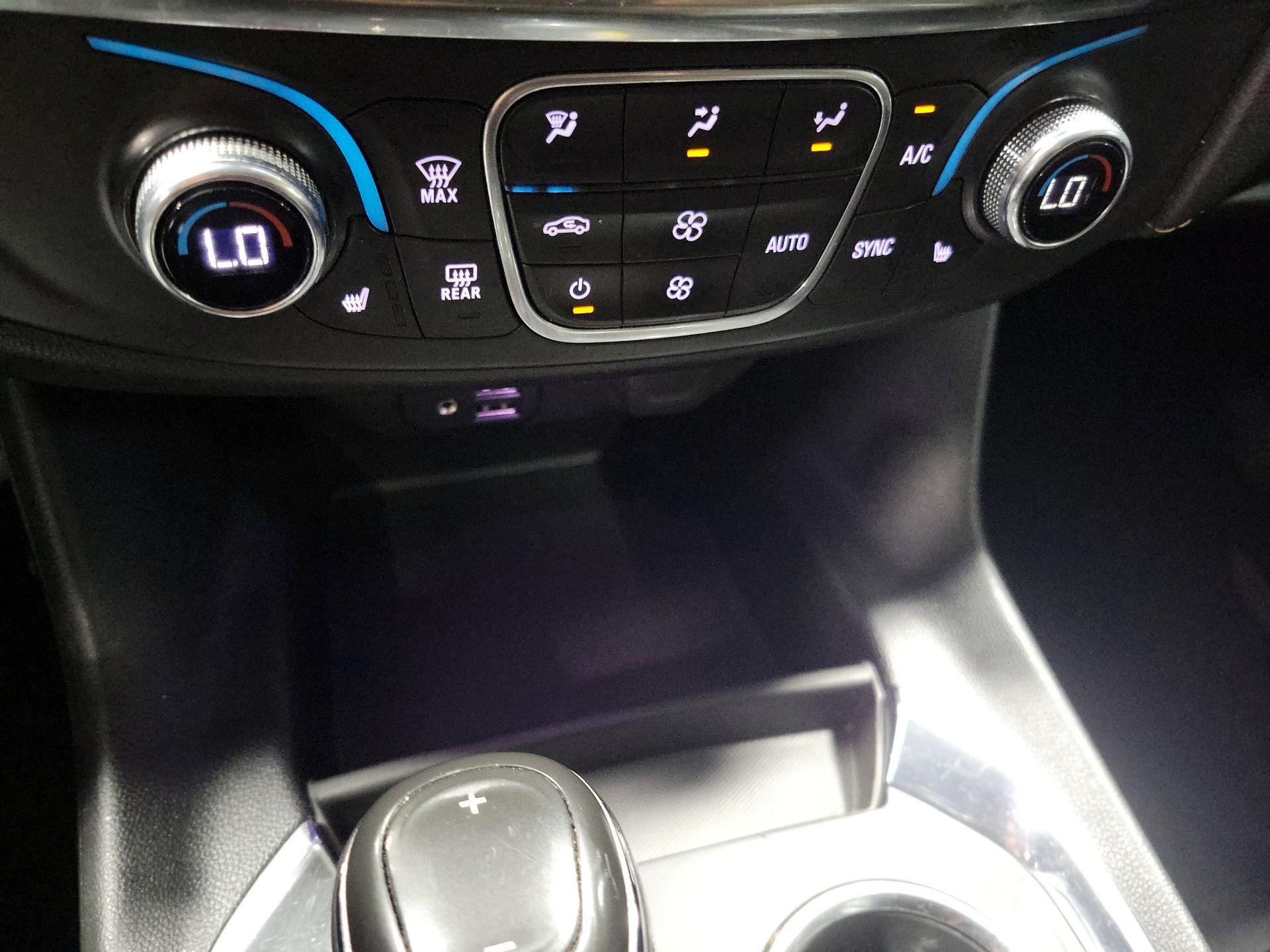 Thumbnail: 2020 Chevrolet Traverse - 16