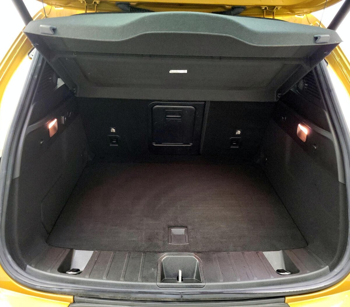 Trunk/Cargo (Seats Up)