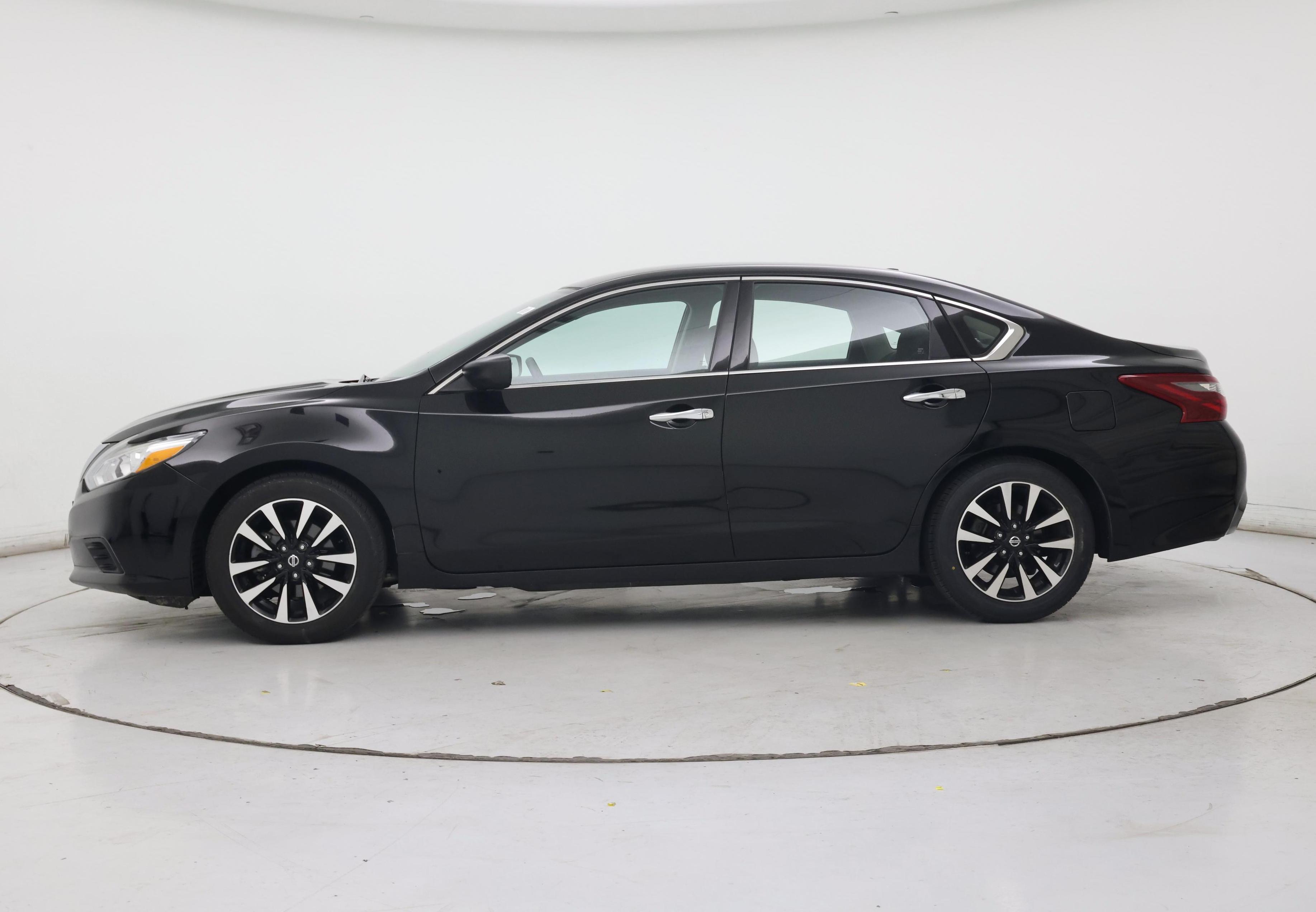Thumbnail: 2018 Nissan Altima - 3
