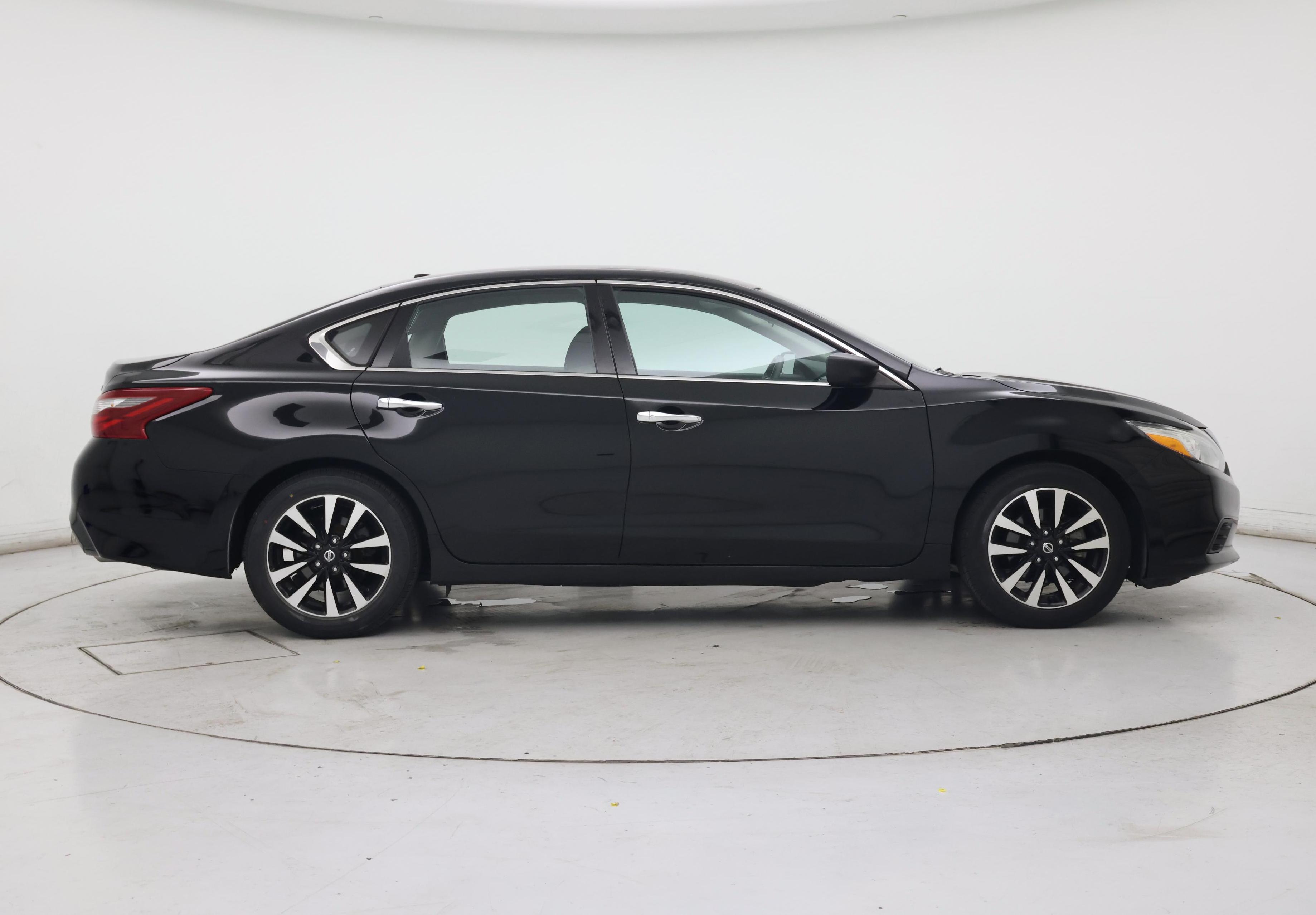 Thumbnail: 2018 Nissan Altima - 7