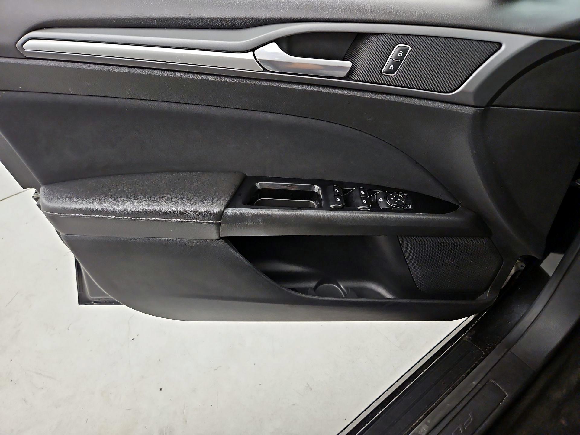 Thumbnail: 2015 Ford Fusion - 12