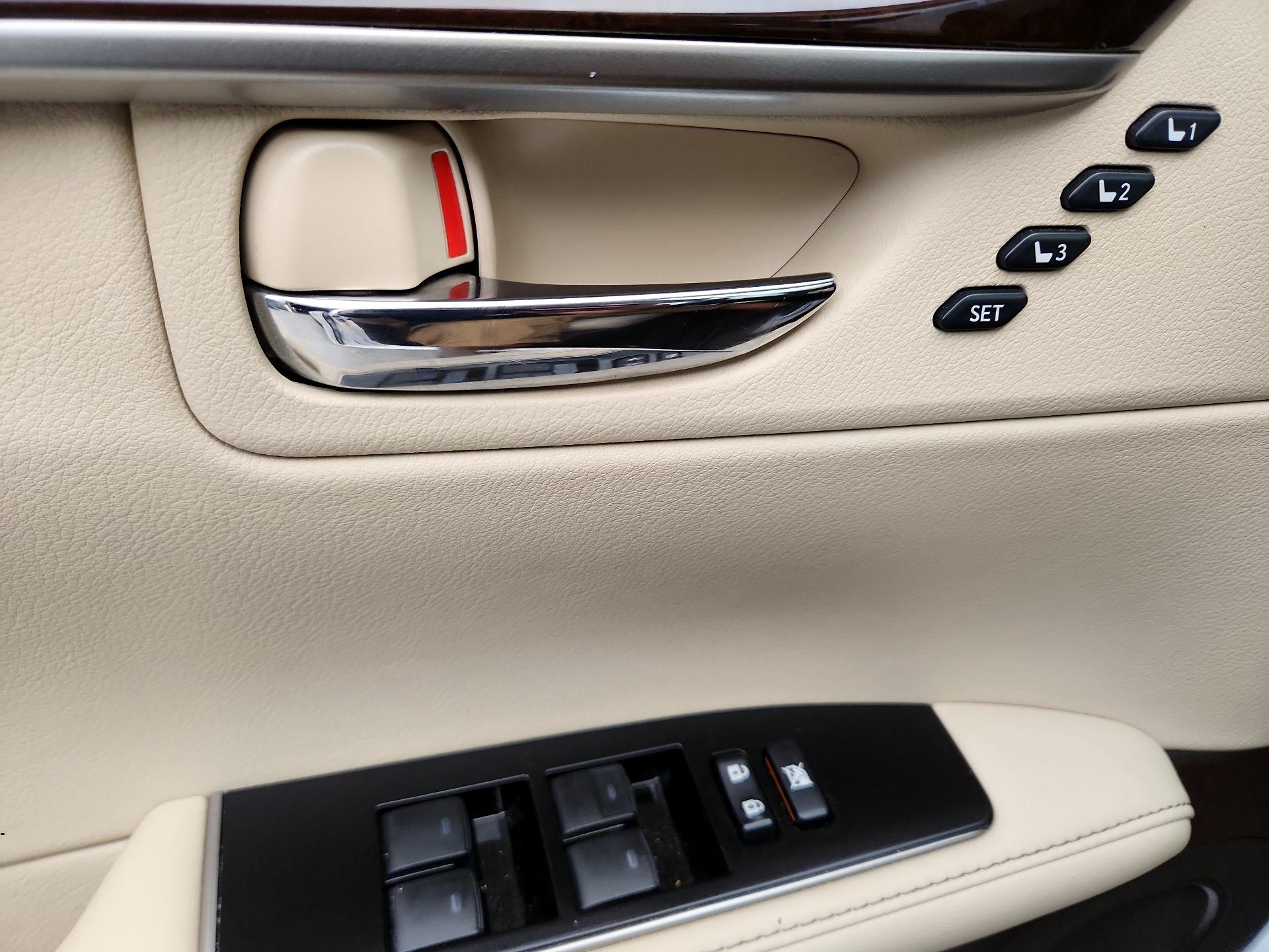 Thumbnail: 2016 Lexus ES - 12