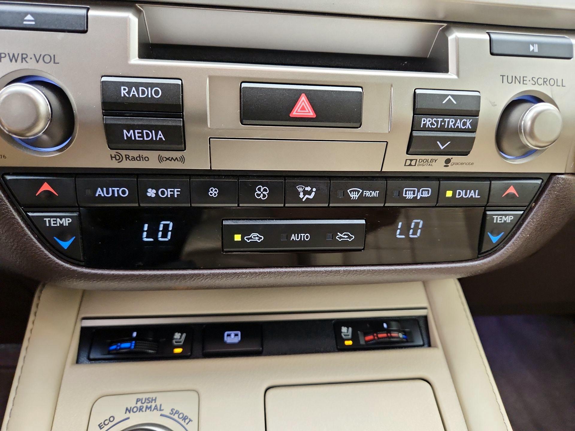 Thumbnail: 2016 Lexus ES - 16