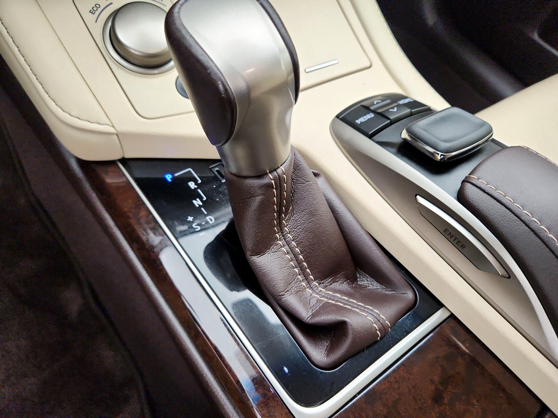 Thumbnail: 2016 Lexus ES - 17