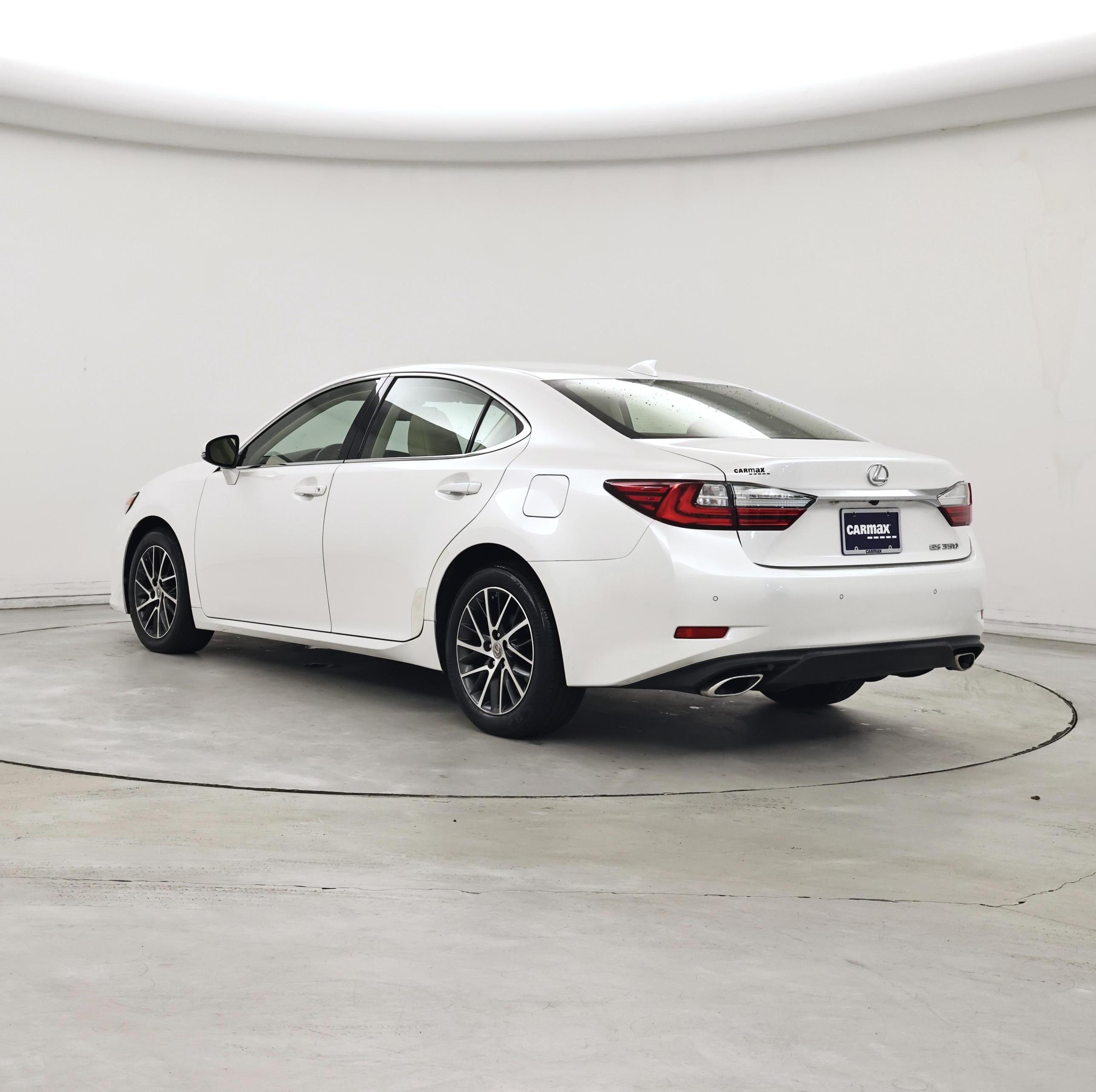 Thumbnail: 2016 Lexus ES - 2