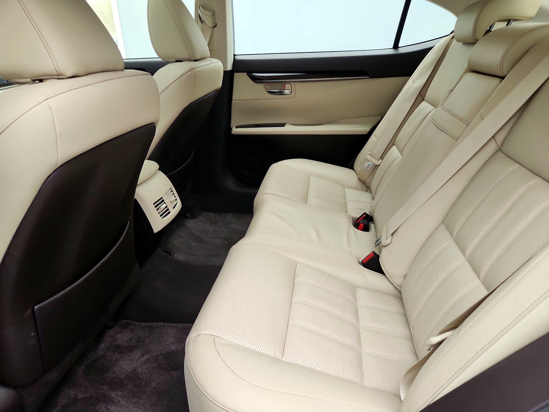 Thumbnail: 2016 Lexus ES - 19