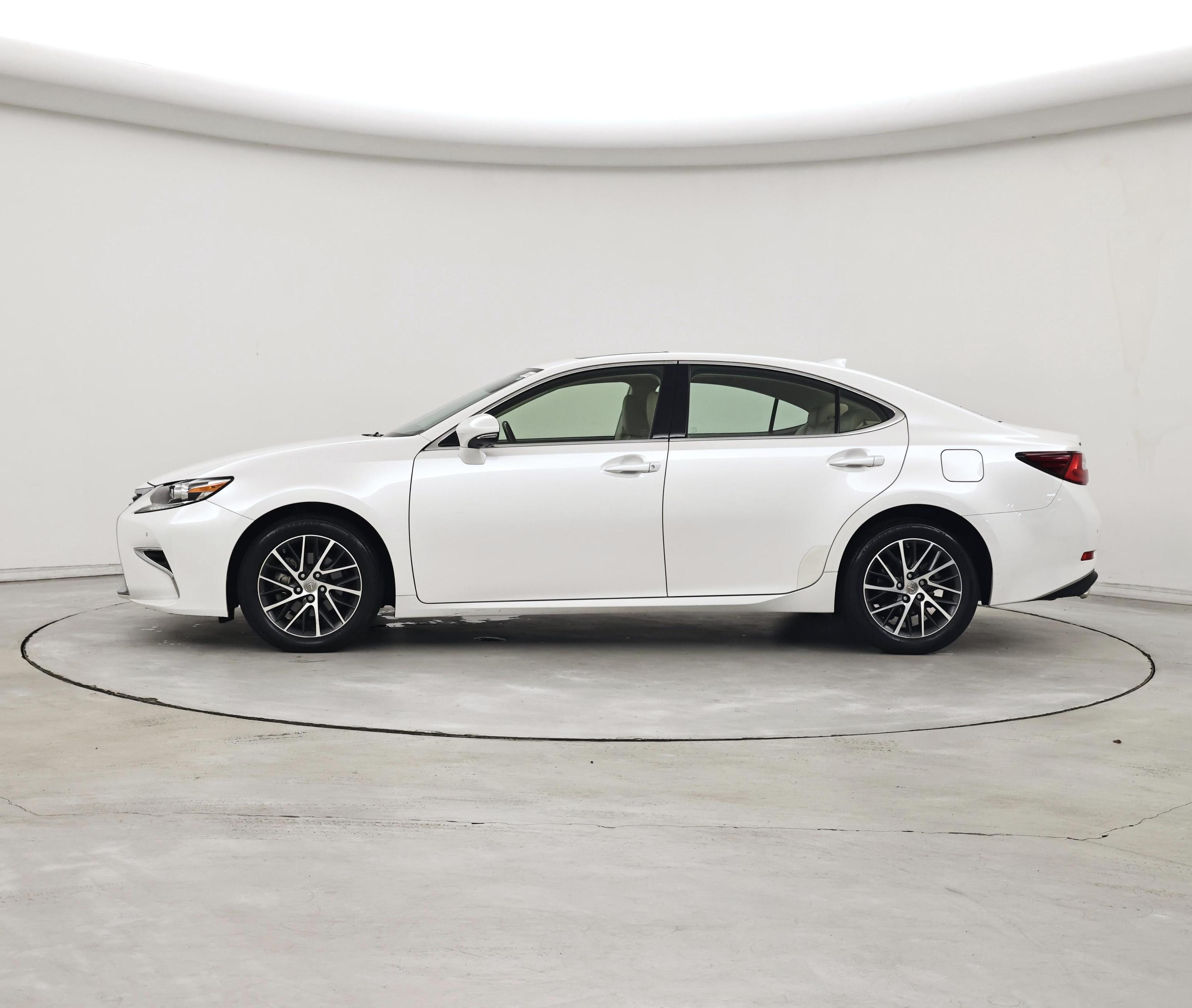 Thumbnail: 2016 Lexus ES - 3