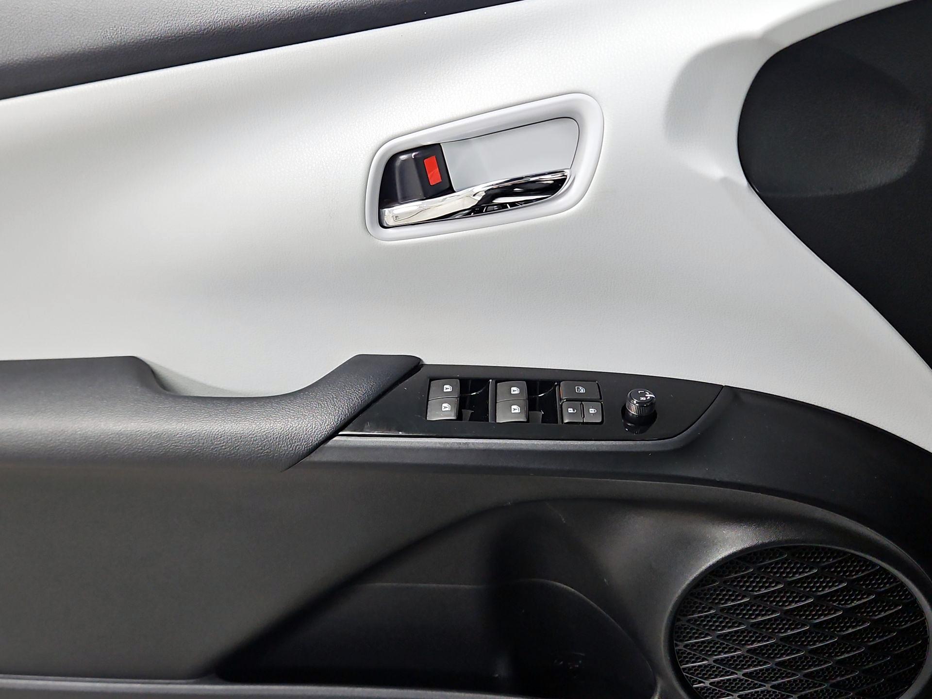 Thumbnail: 2016 Toyota Prius - 12