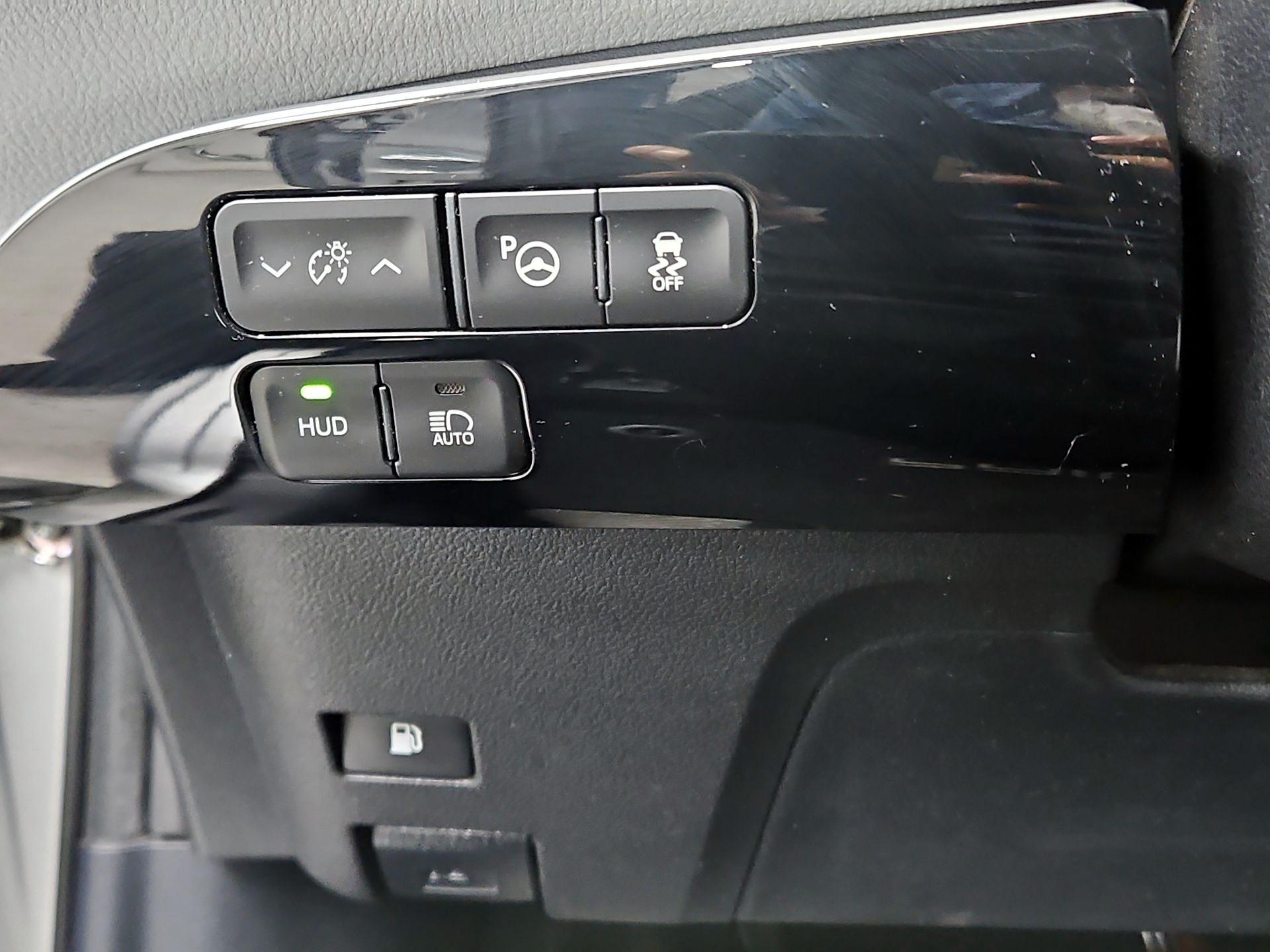 Thumbnail: 2016 Toyota Prius - 13