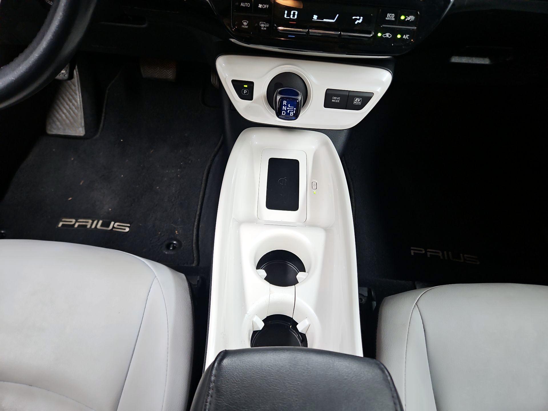 Thumbnail: 2016 Toyota Prius - 18