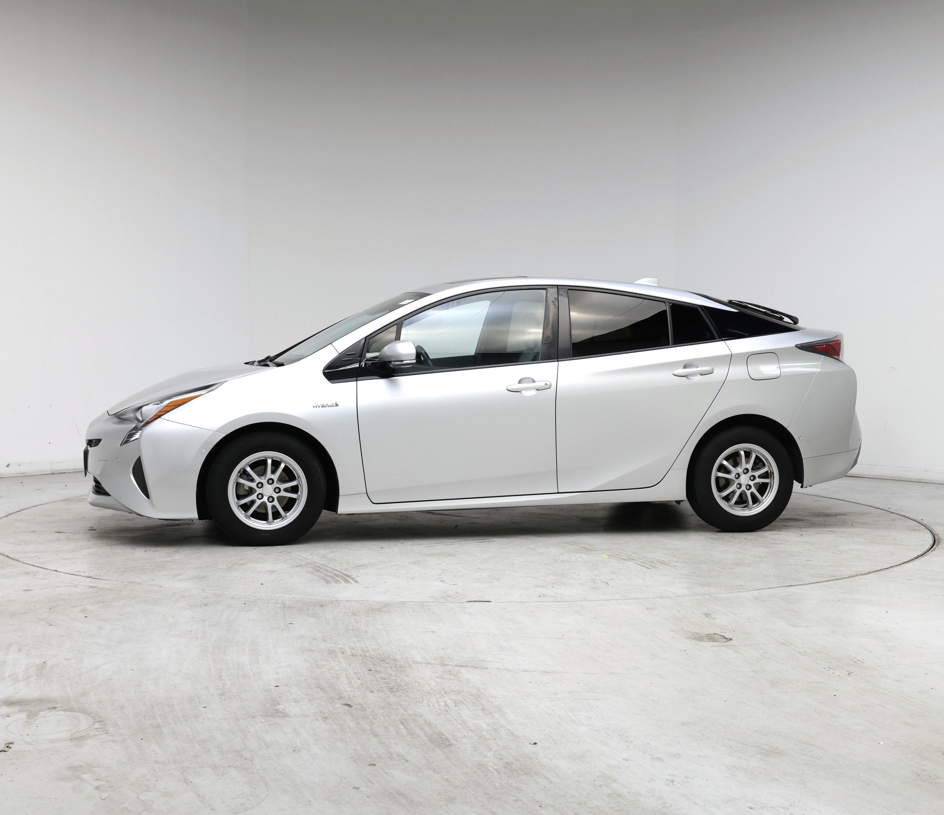 Thumbnail: 2016 Toyota Prius - 3