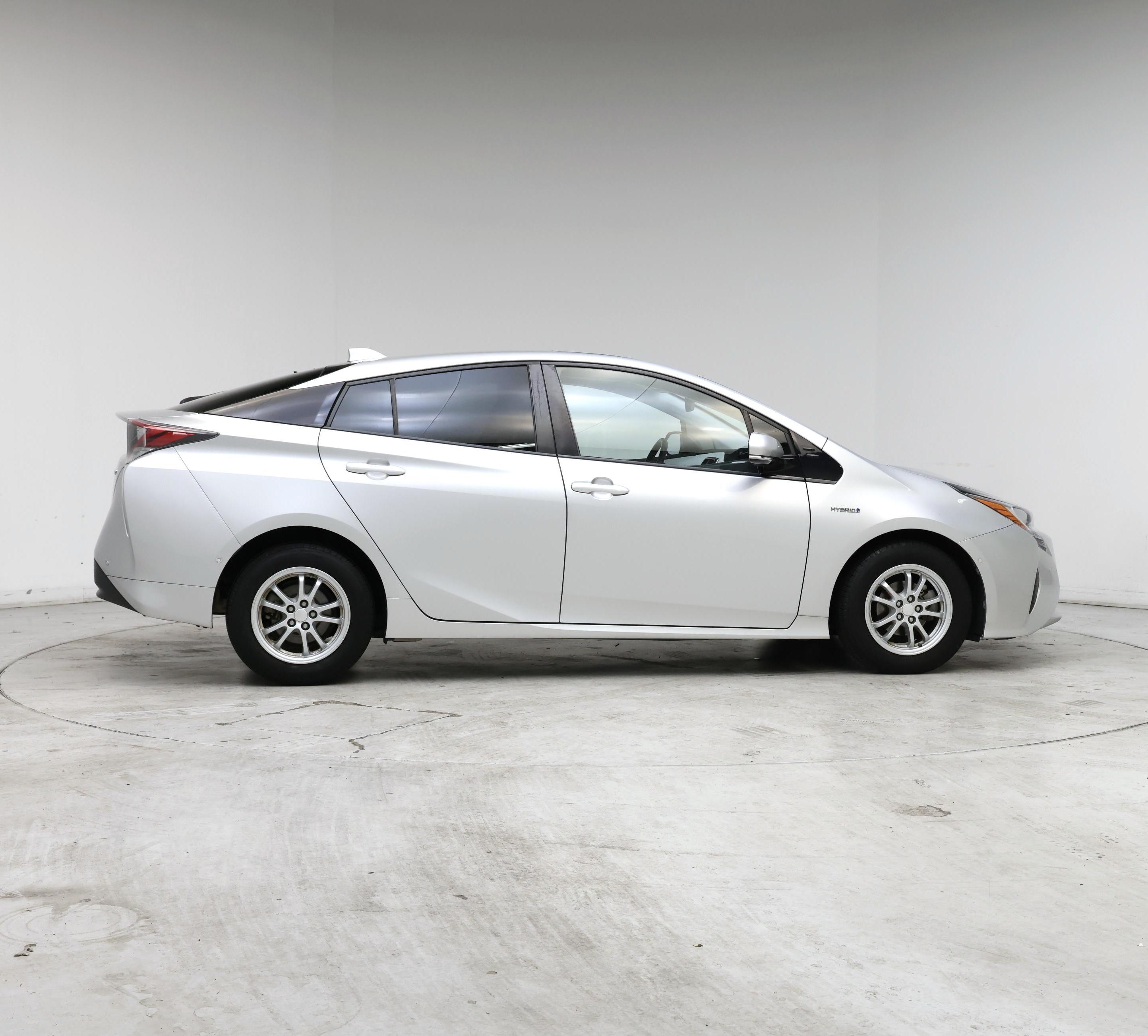 Thumbnail: 2016 Toyota Prius - 7