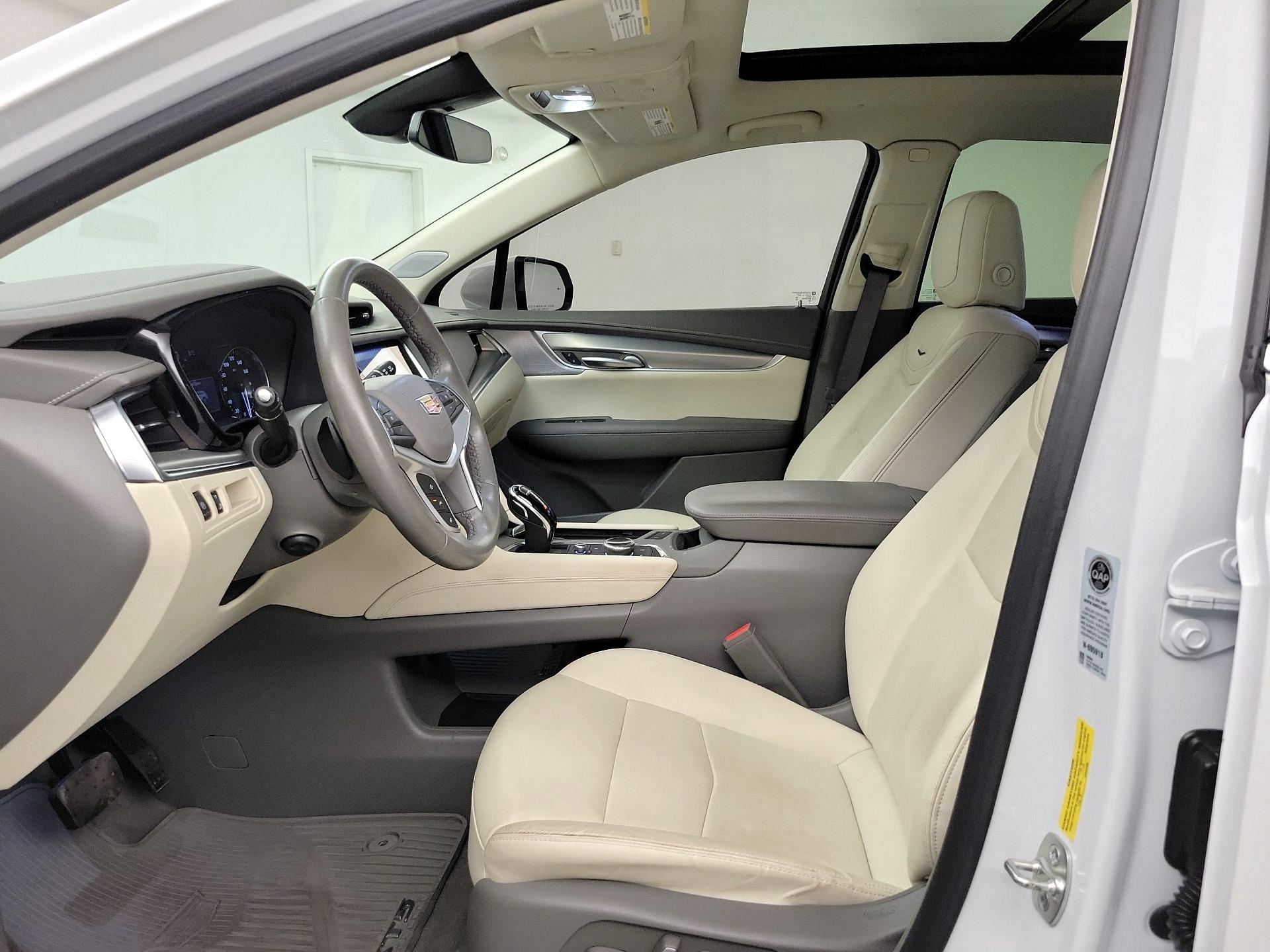 Thumbnail: 2024 Cadillac XT5 - 9