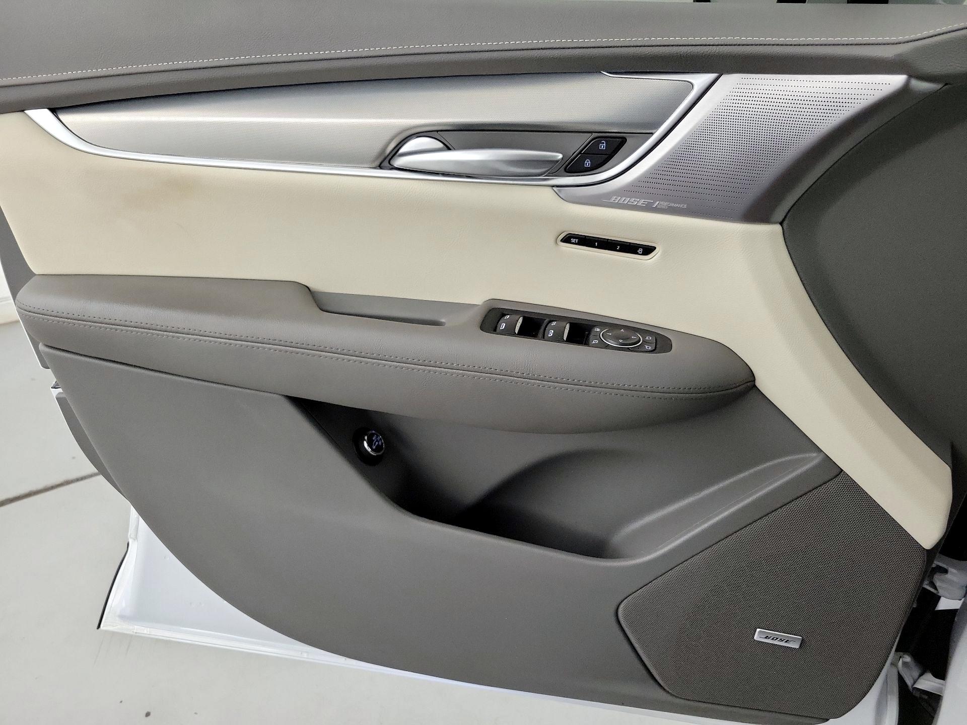Thumbnail: 2024 Cadillac XT5 - 10