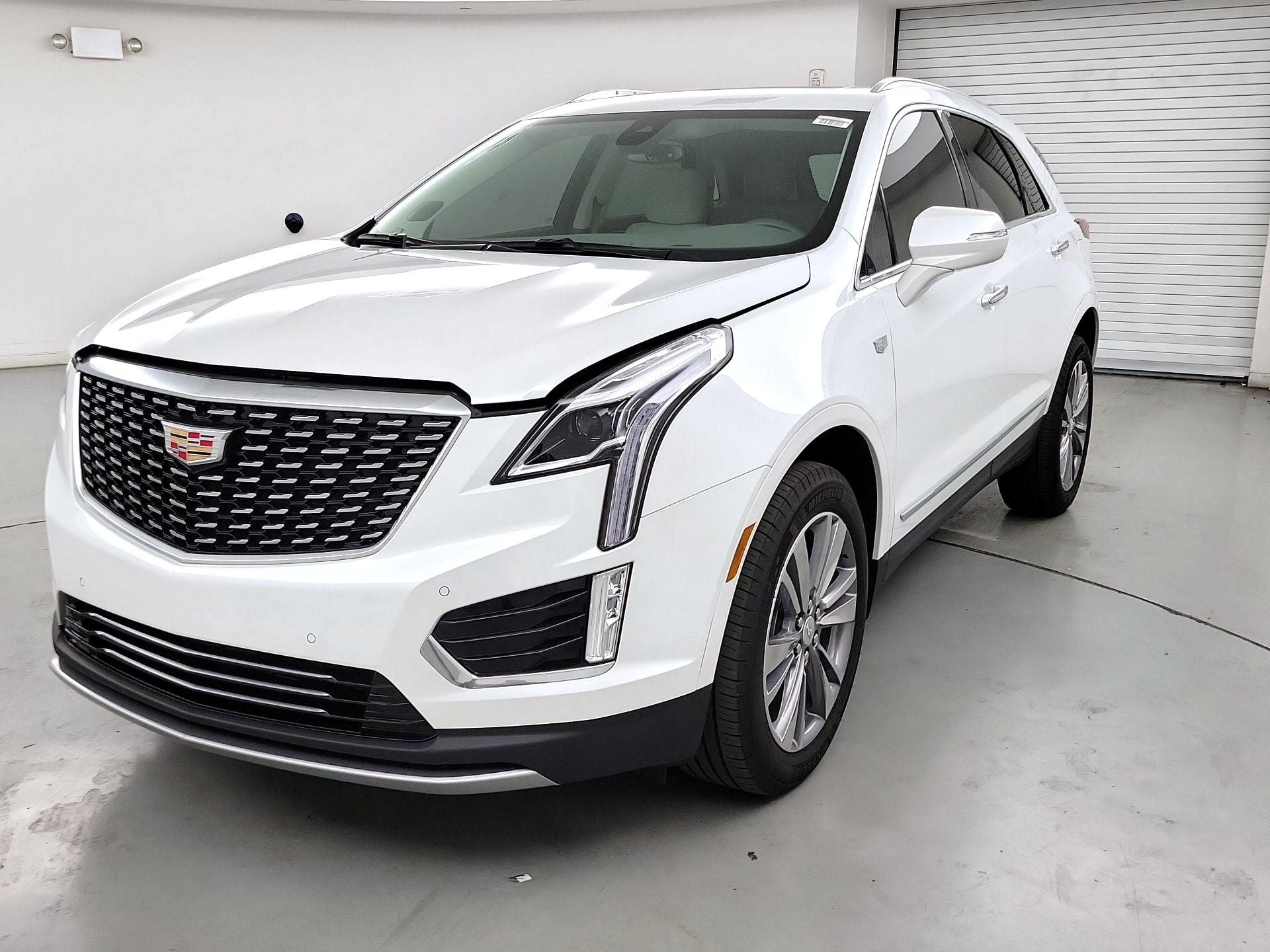 Thumbnail: 2024 Cadillac XT5 - 3