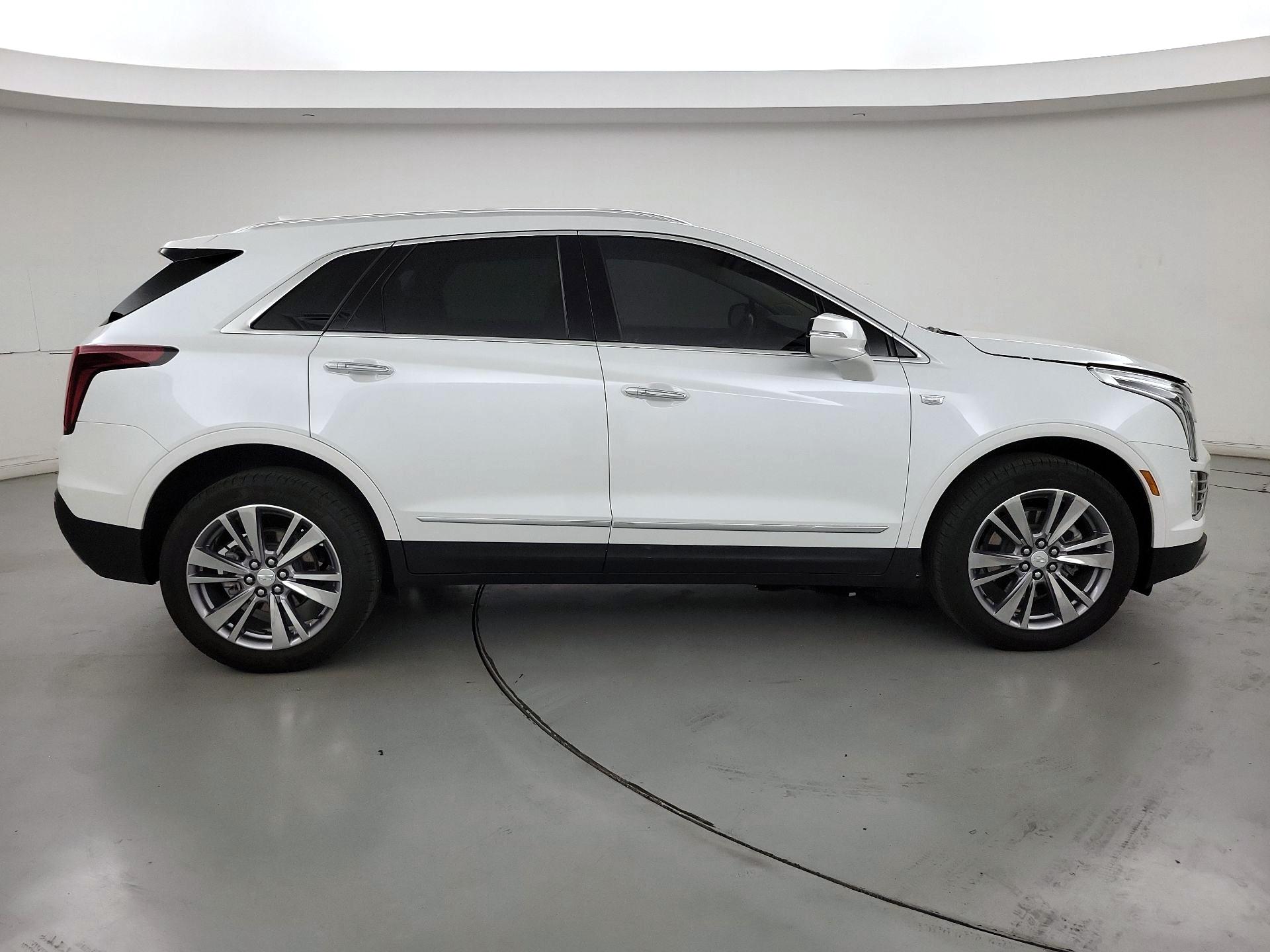 Thumbnail: 2024 Cadillac XT5 - 4