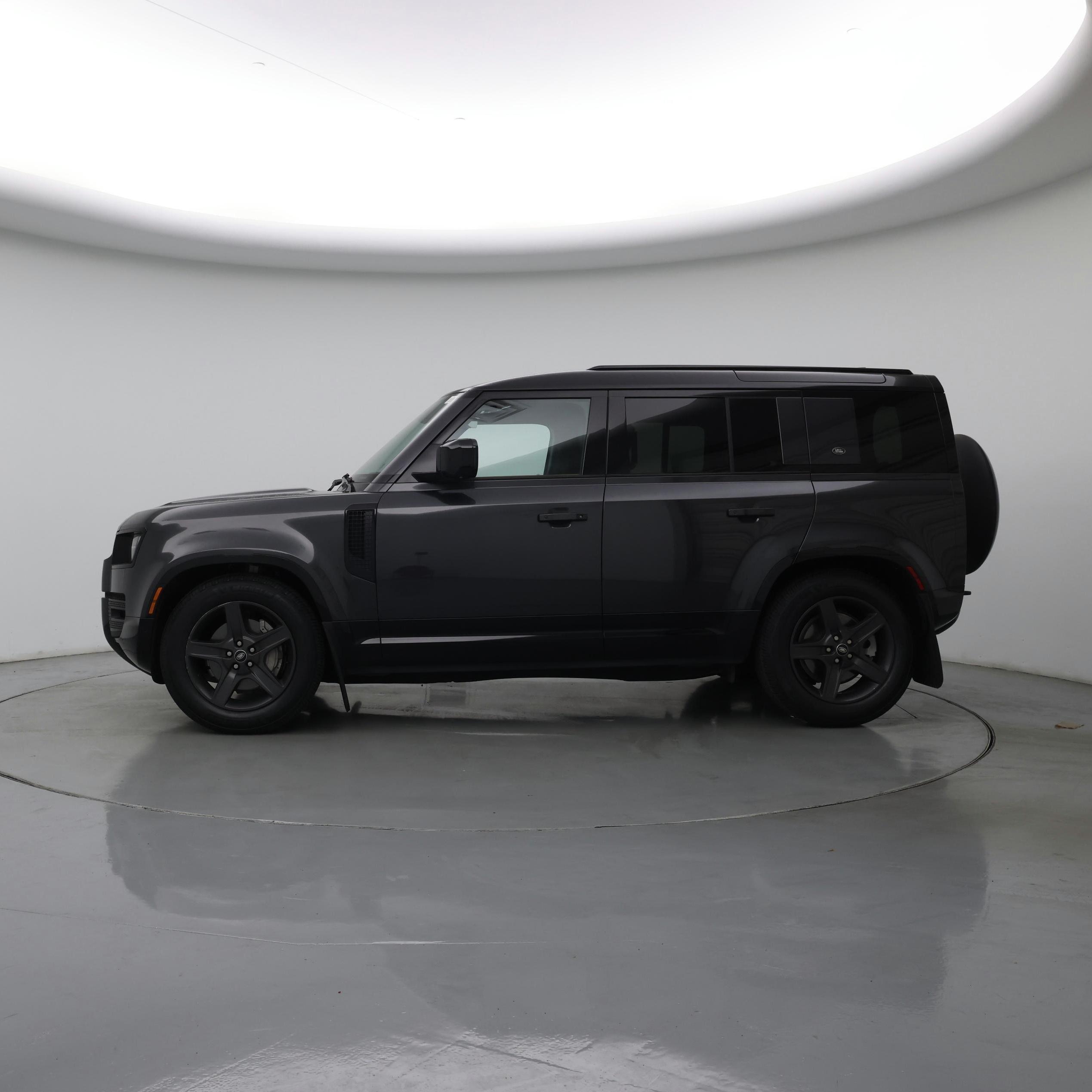 Thumbnail: 2023 Land Rover Defender - 3