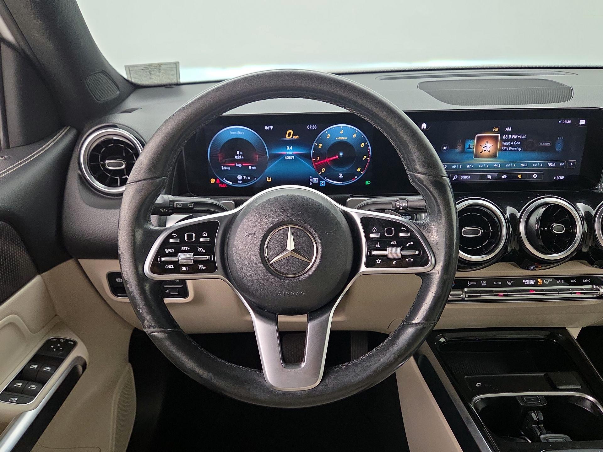 Thumbnail: 2022 Mercedes-Benz GLB - 10