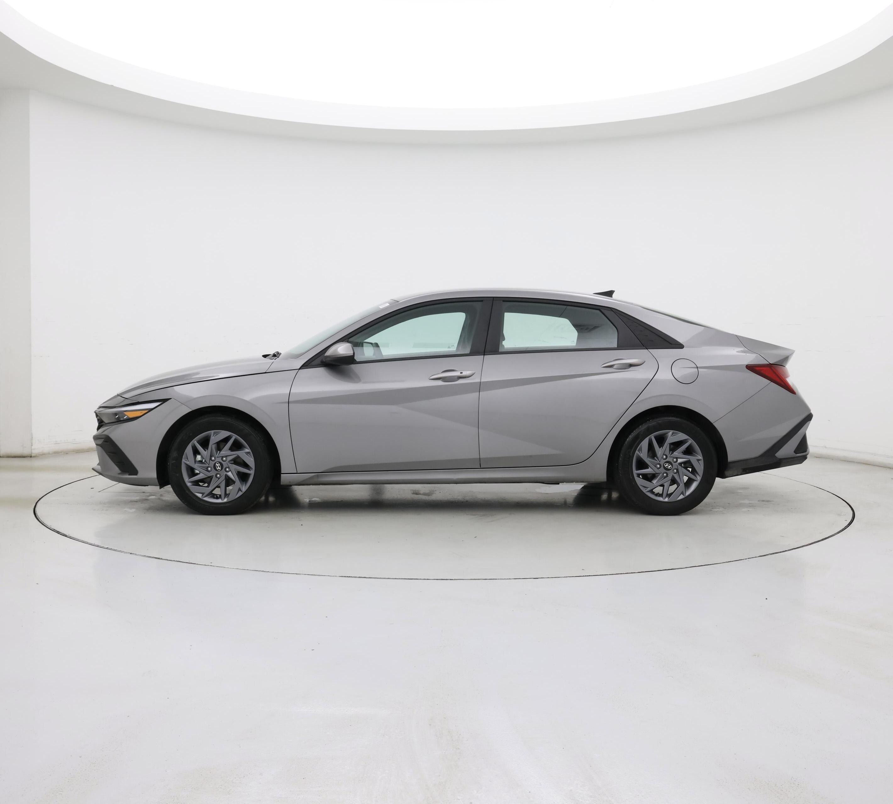 Thumbnail: 2024 Hyundai Elantra - 3
