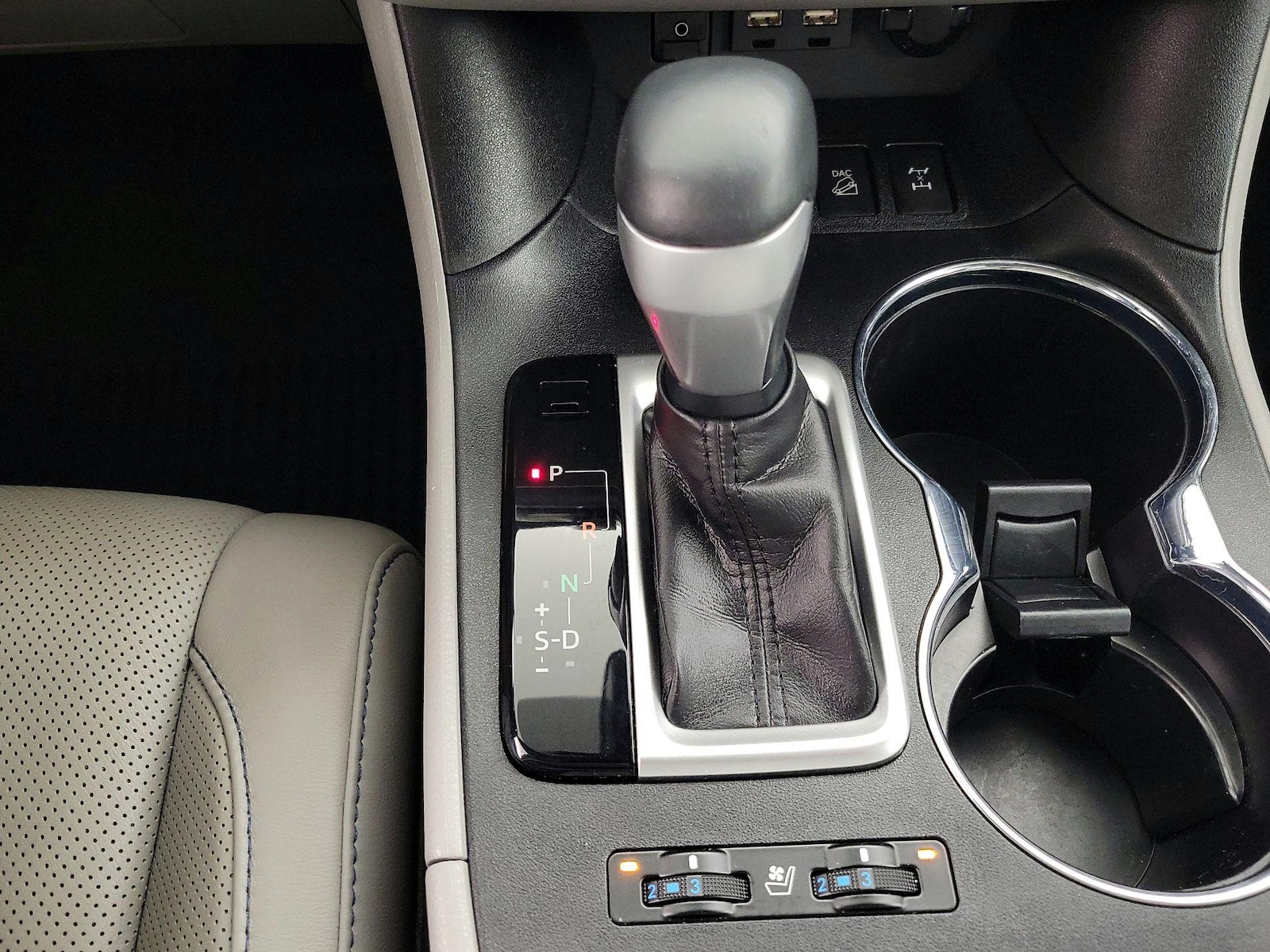2019 Toyota Highlander Limited Platinum - Photo 18