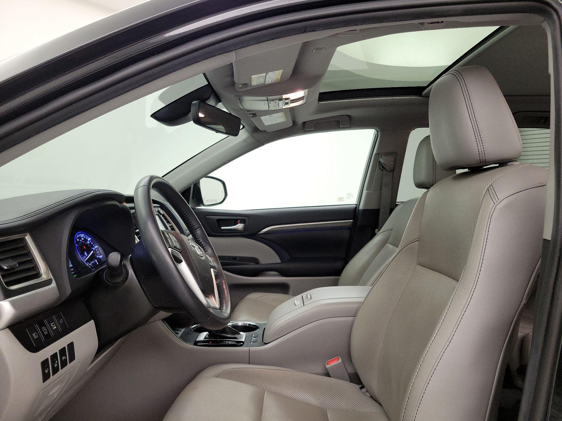 Thumbnail: 2019 Toyota Highlander - 19