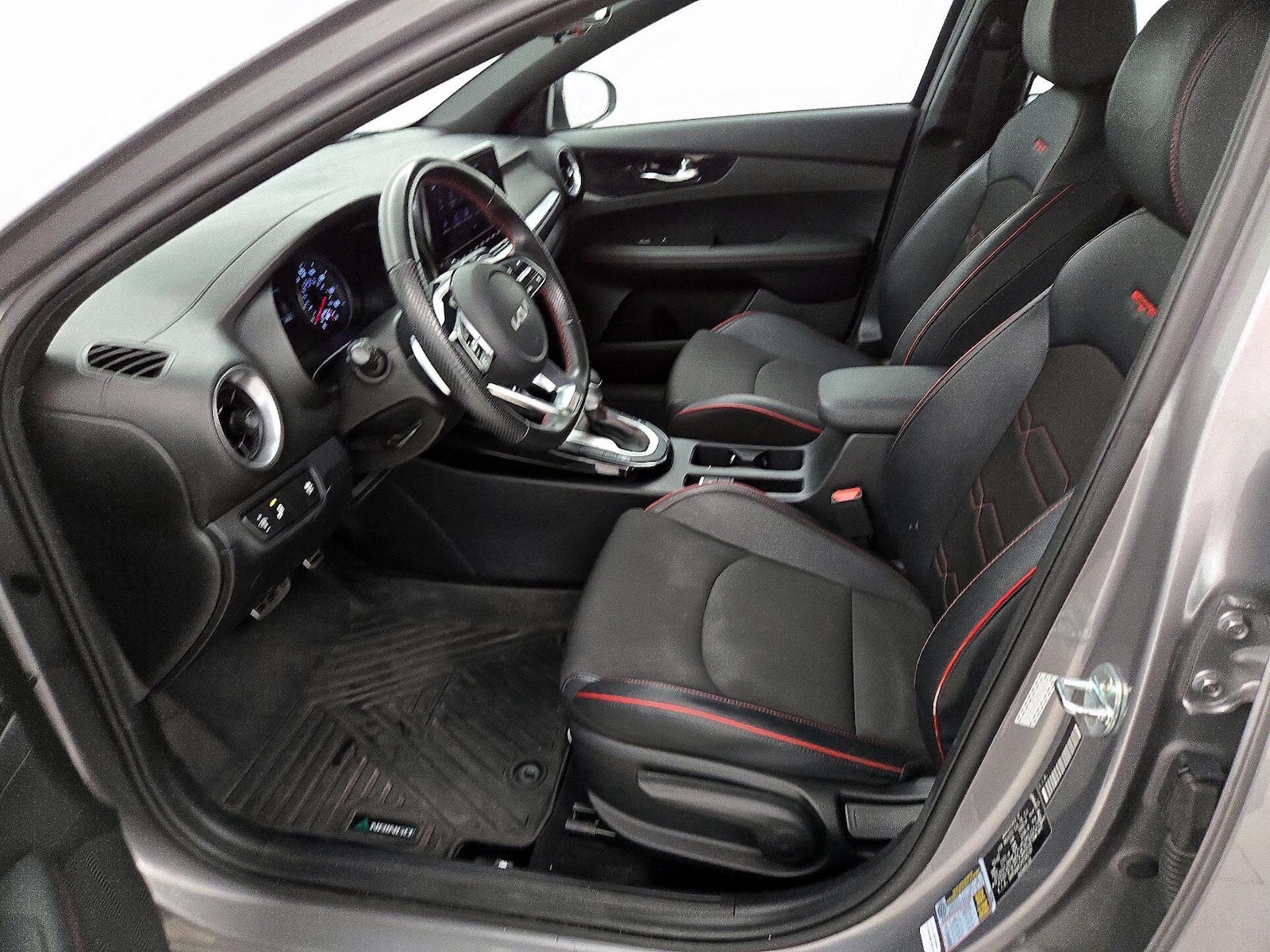 2023 Kia Forte GT - Photo 12