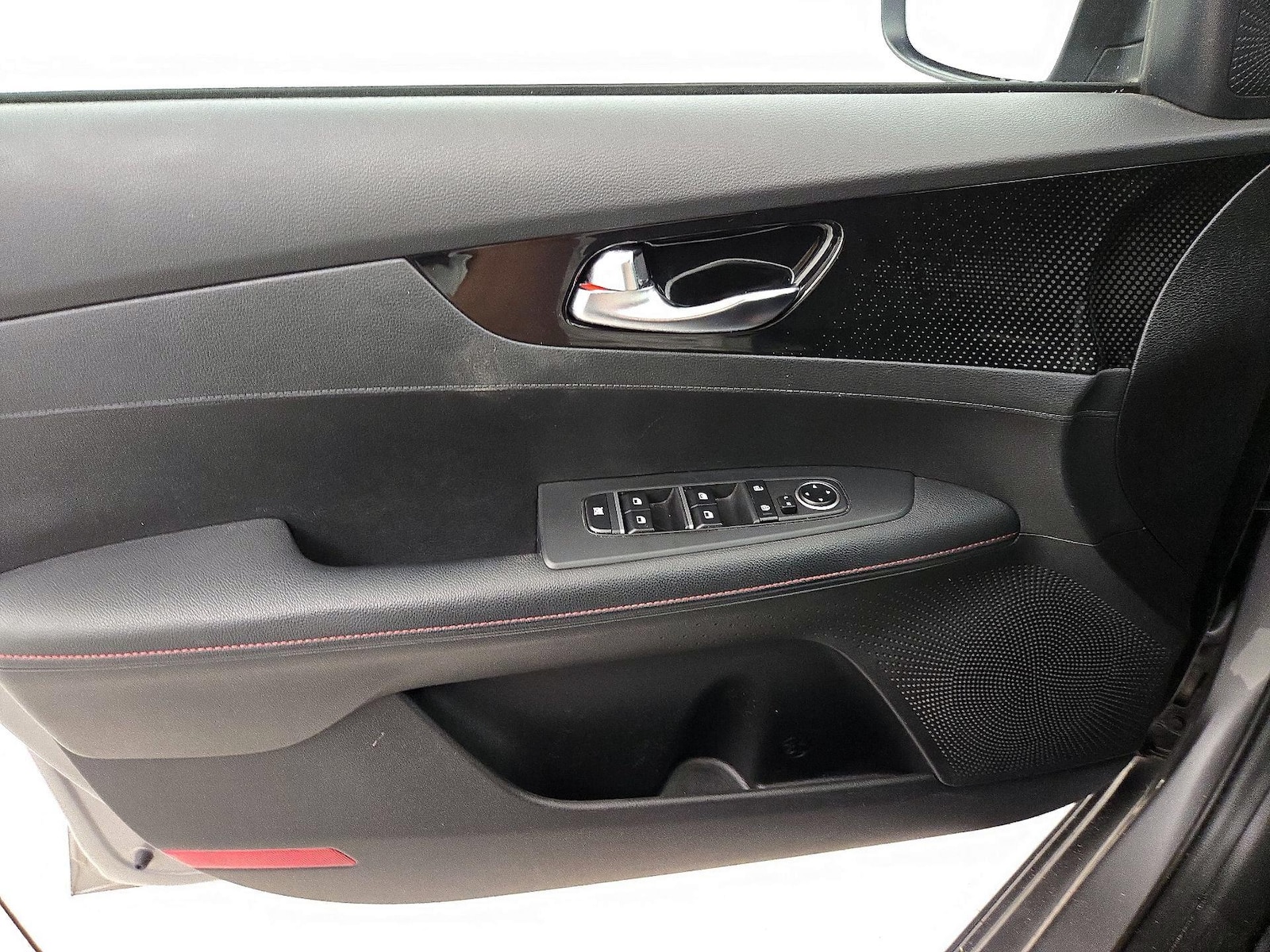 2023 Kia Forte GT - Photo 13