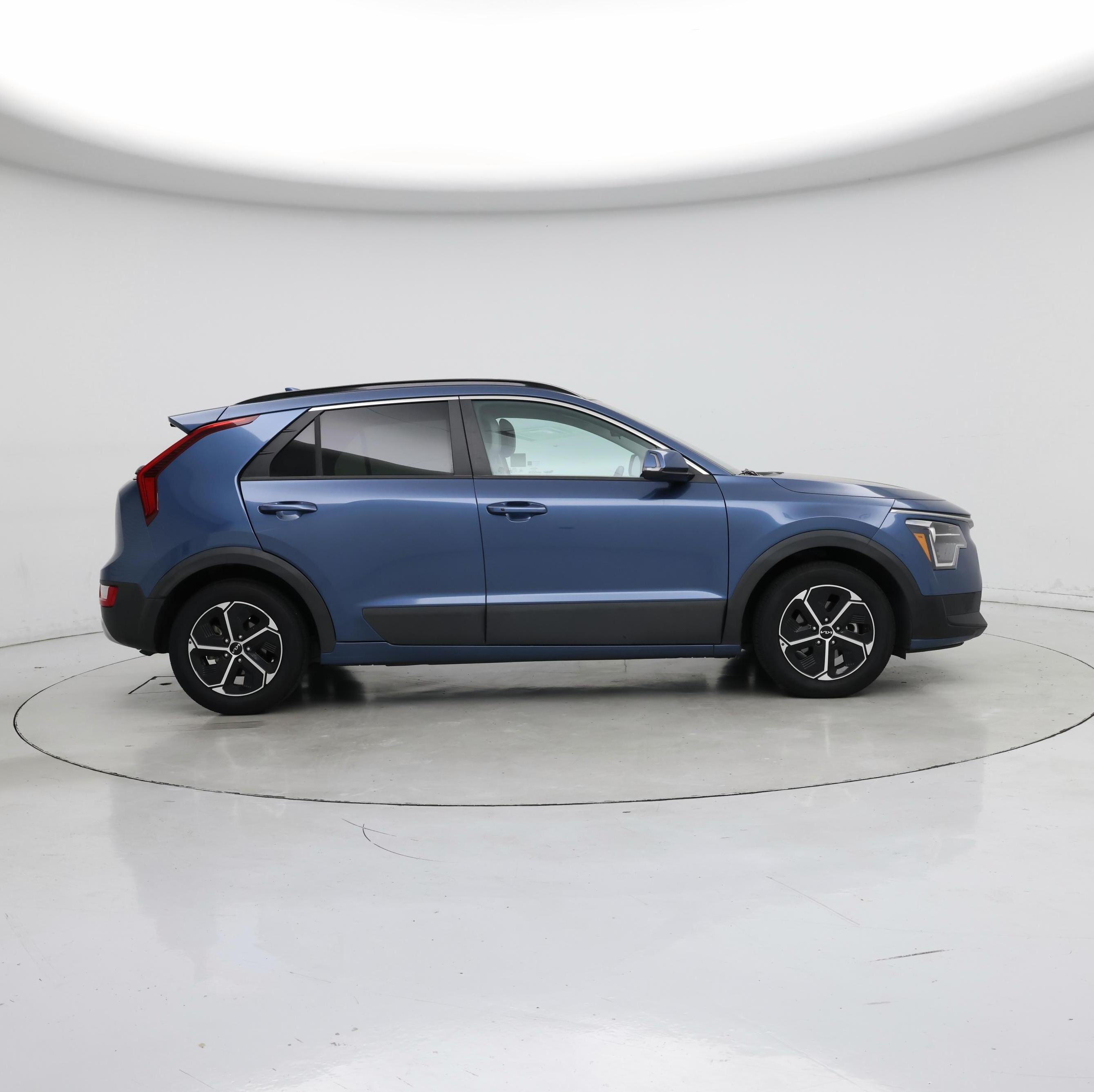 Thumbnail: 2023 Kia Niro - 7