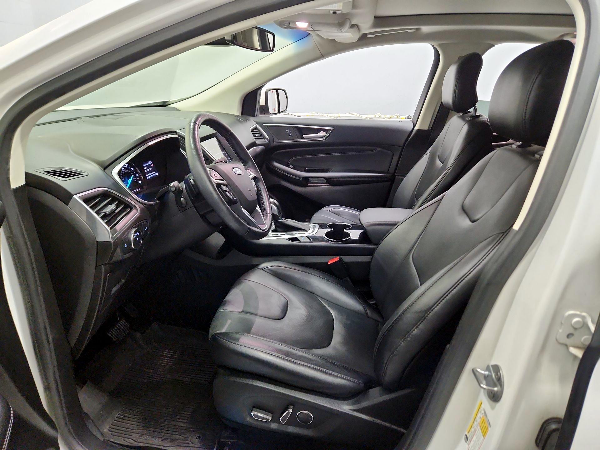 Thumbnail: 2017 Ford Edge - 11