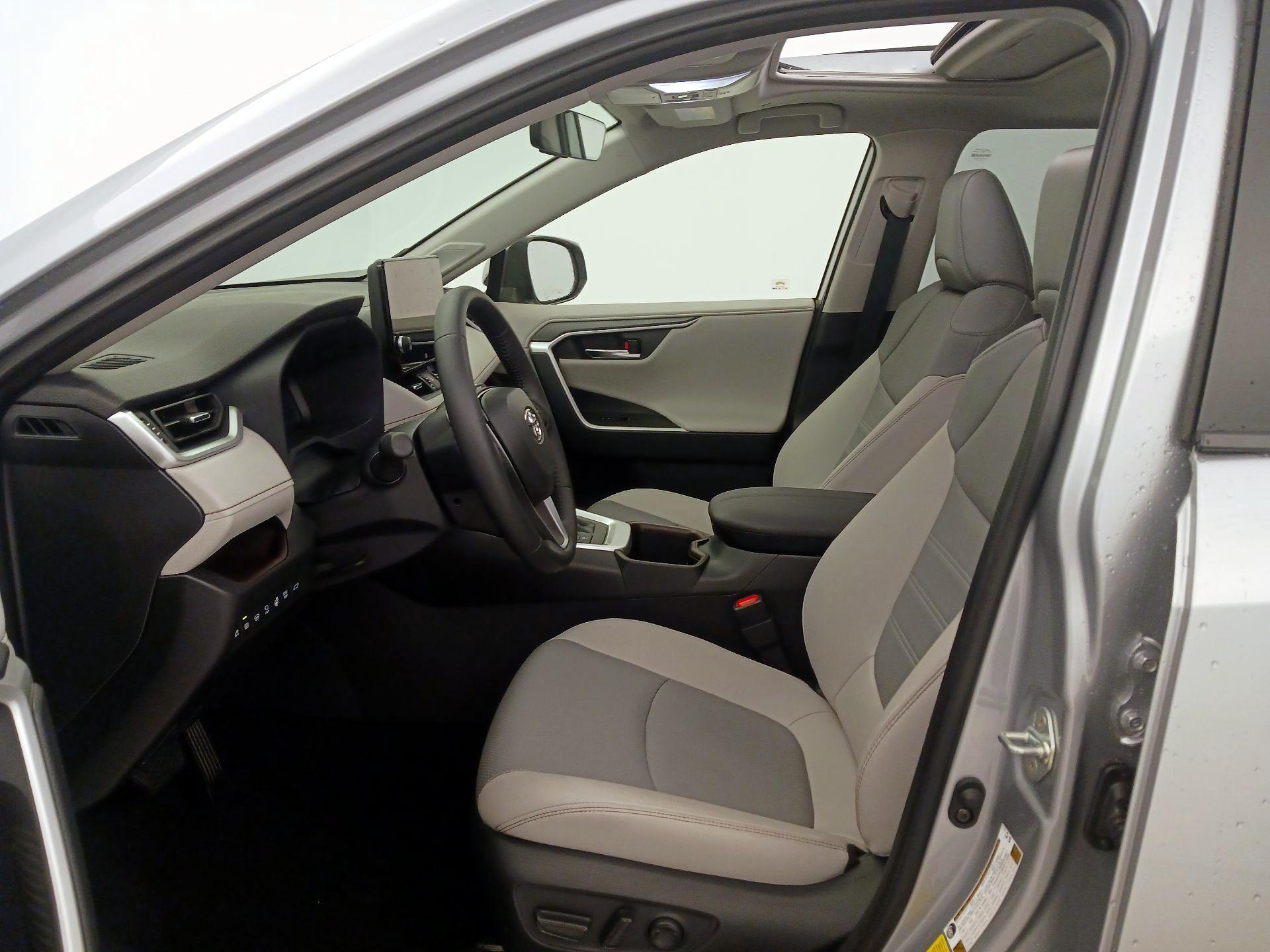 Thumbnail: 2025 Toyota RAV4 - 11
