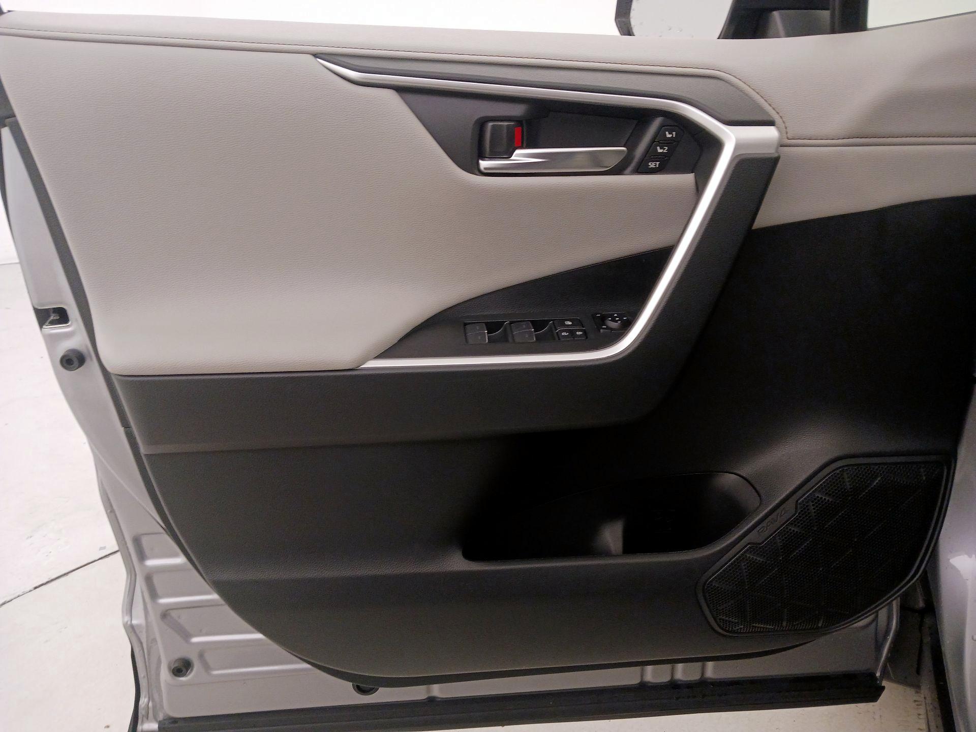 Thumbnail: 2025 Toyota RAV4 - 12