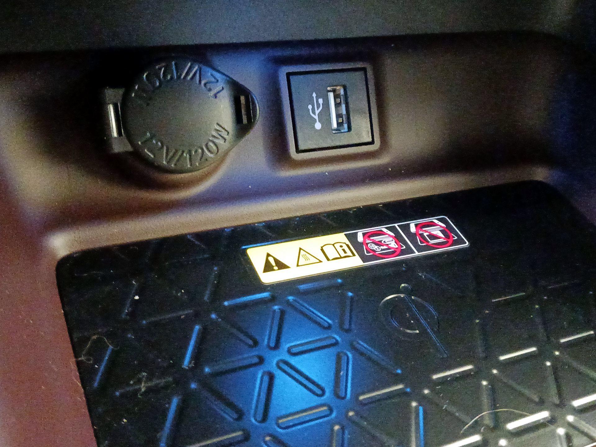 Thumbnail: 2025 Toyota RAV4 - 18