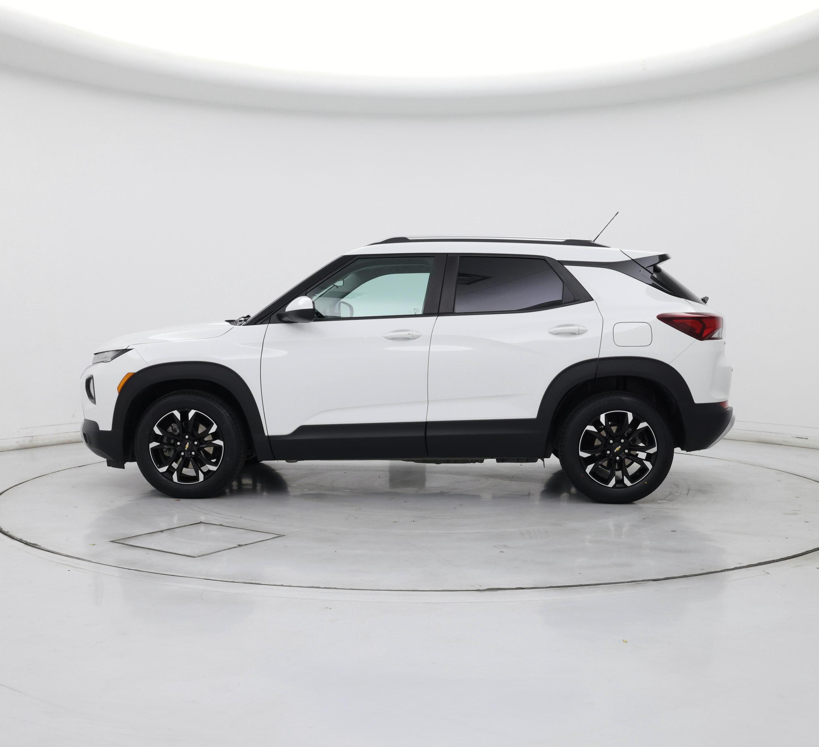 Thumbnail: 2022 Chevrolet TrailBlazer - 3