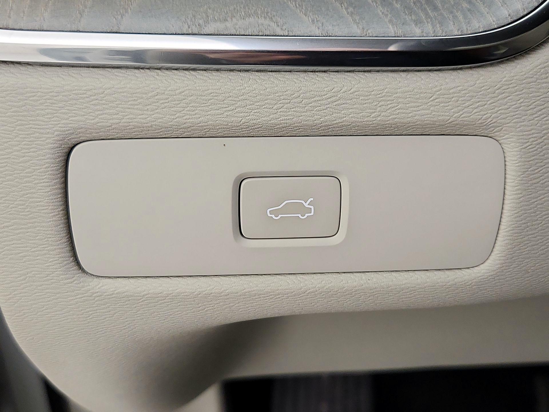 Thumbnail: 2024 Volvo XC60 - 13