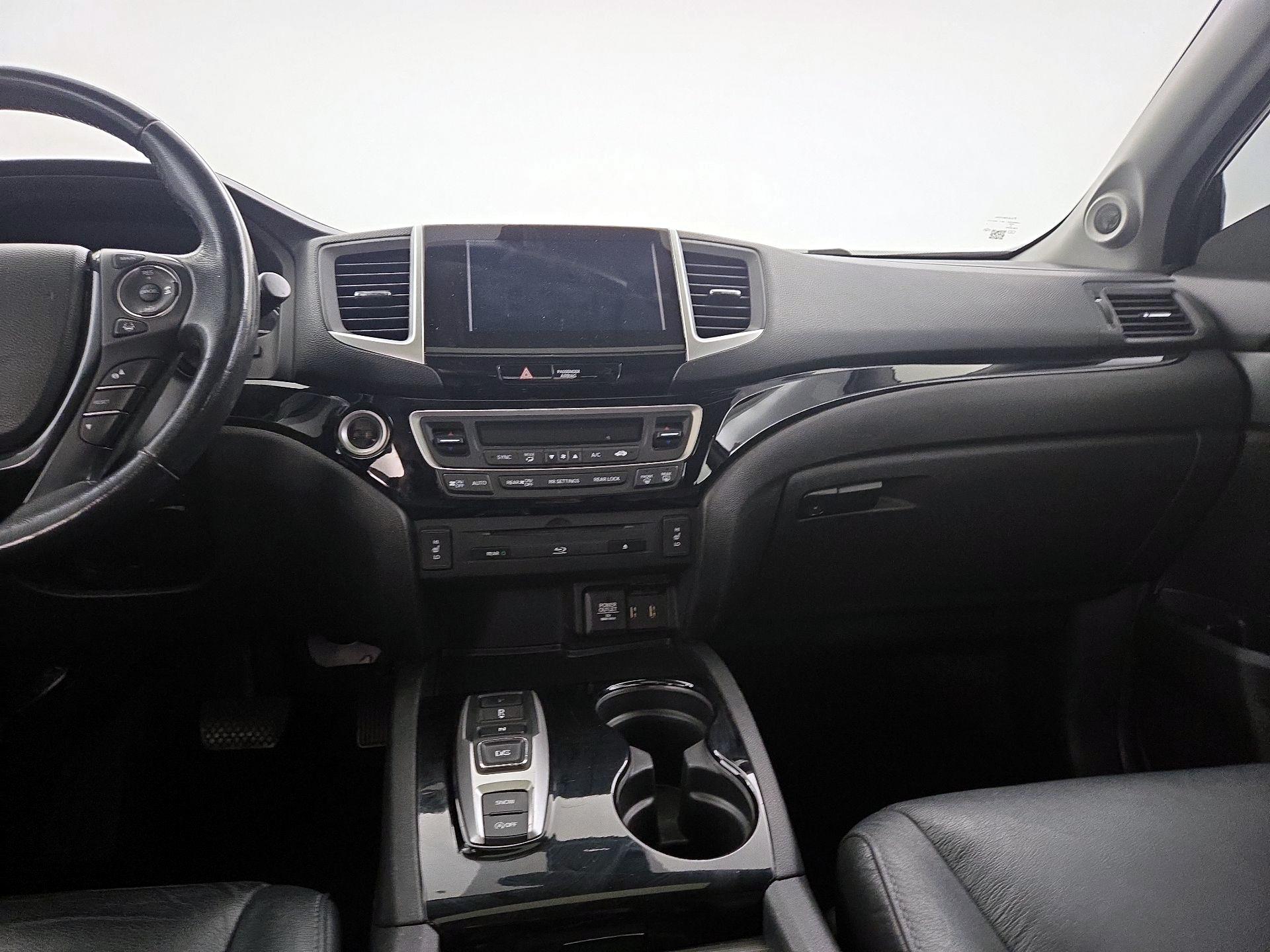 Thumbnail: 2017 Honda Pilot - 9
