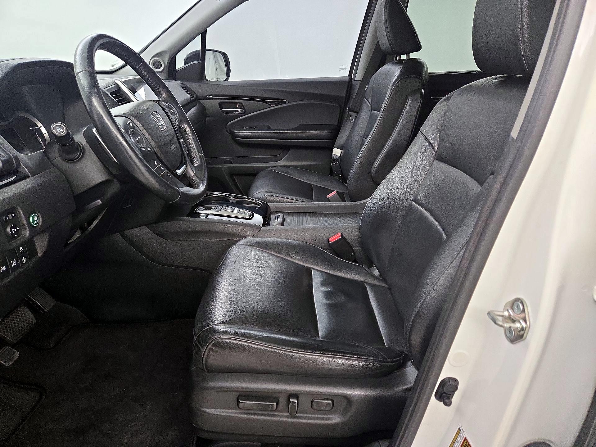 Thumbnail: 2017 Honda Pilot - 11