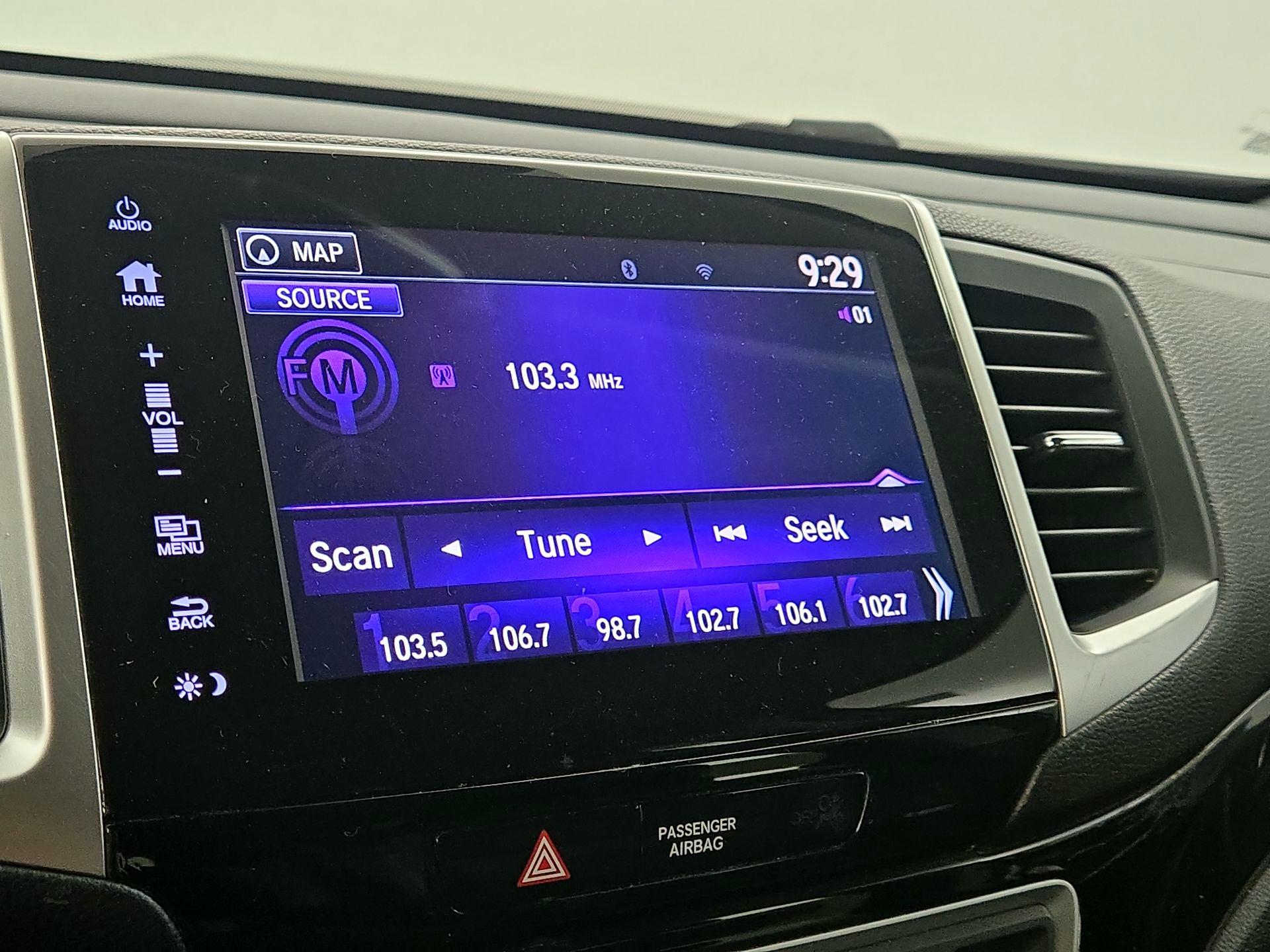 Thumbnail: 2017 Honda Pilot - 16
